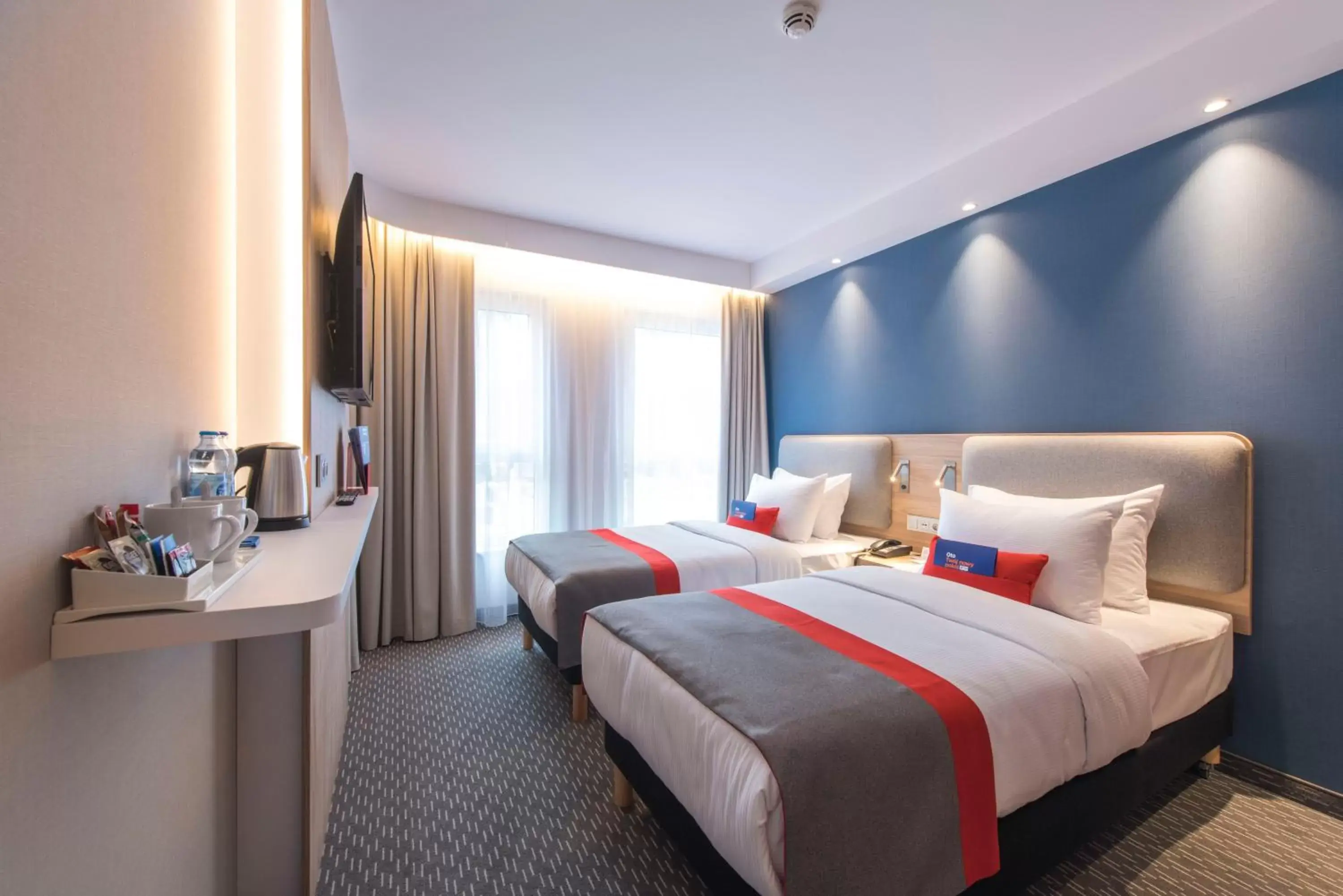 Photo of the whole room, Bed in Holiday Inn Express Warsaw - Mokotow, an IHG Hotel