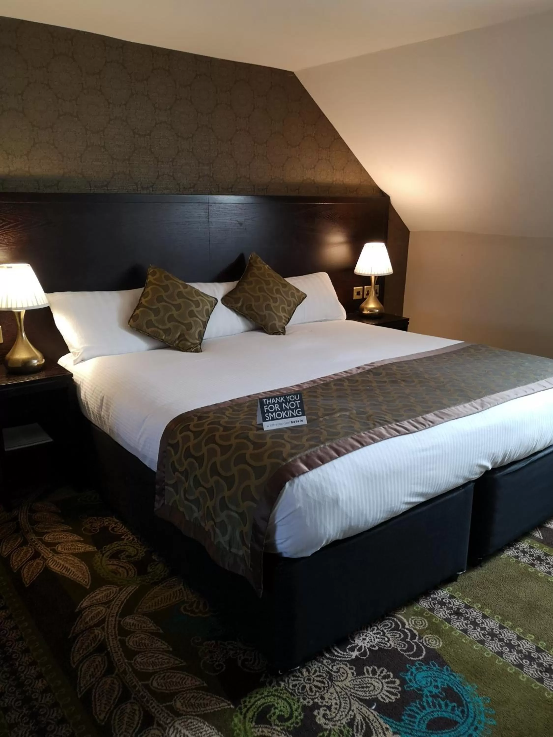 Bed in The Kings Head Inn Wetherspoon