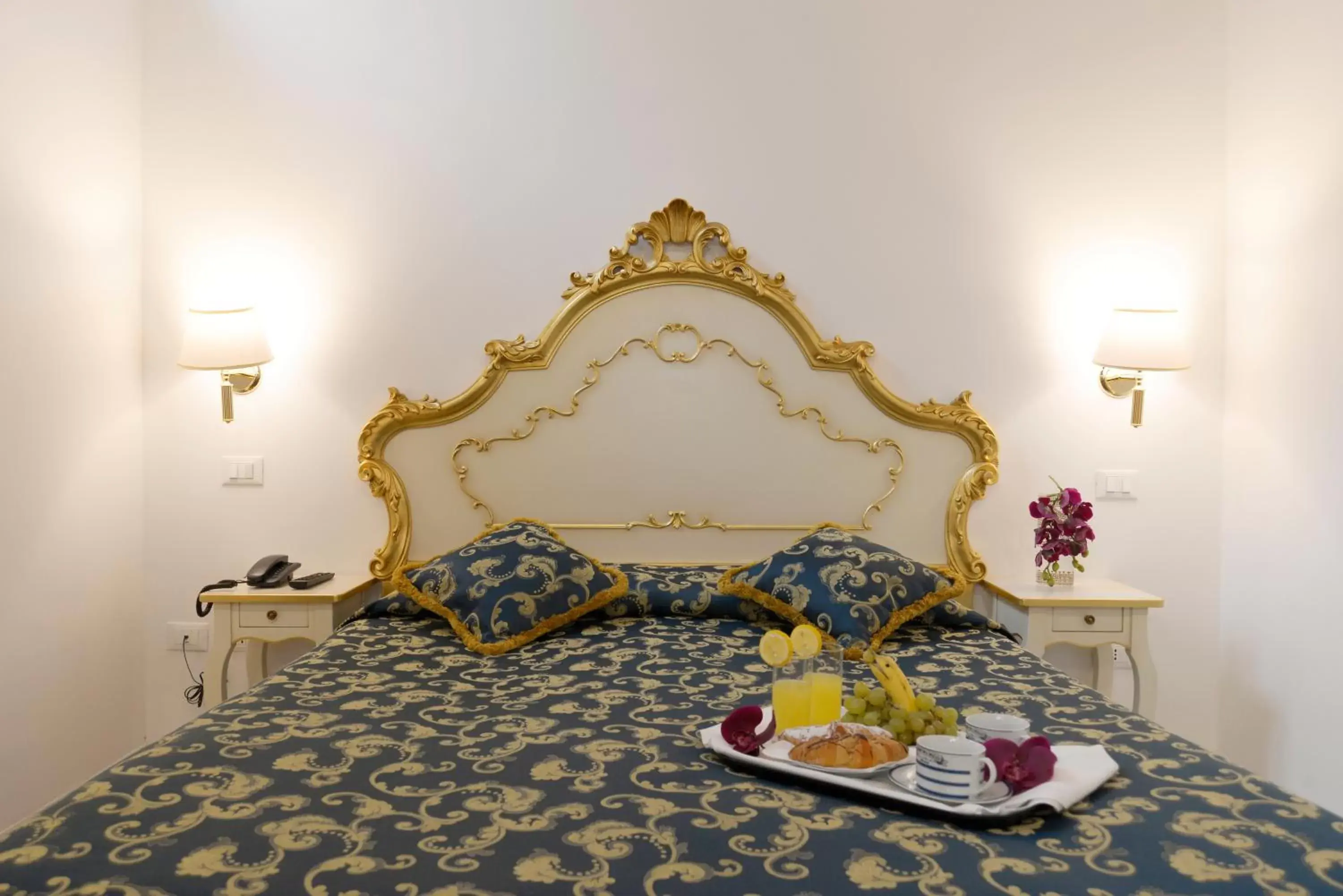 Decorative detail, Bed in Al Mascaron Ridente