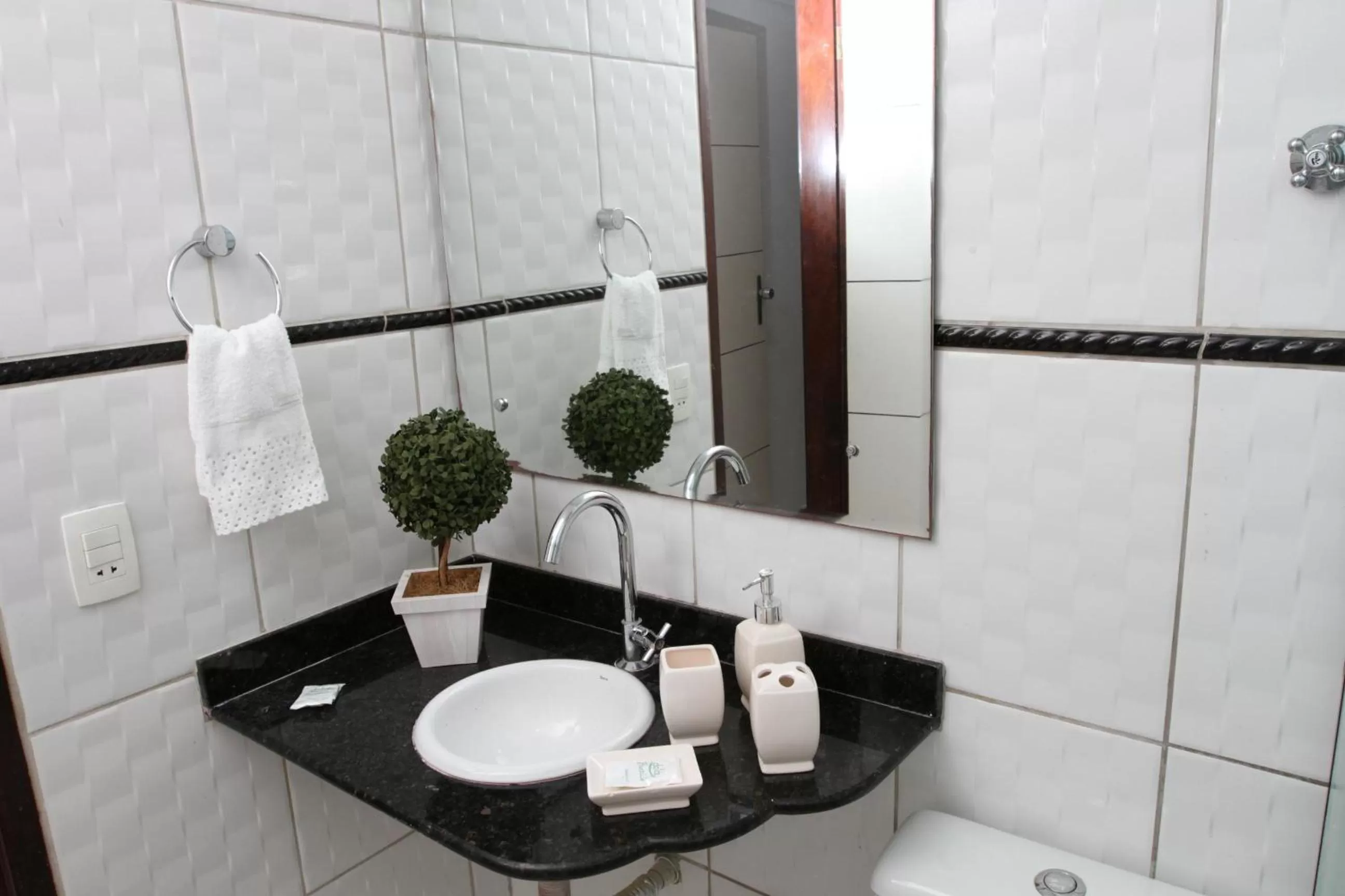 Bathroom in Tirol Praia Hotel