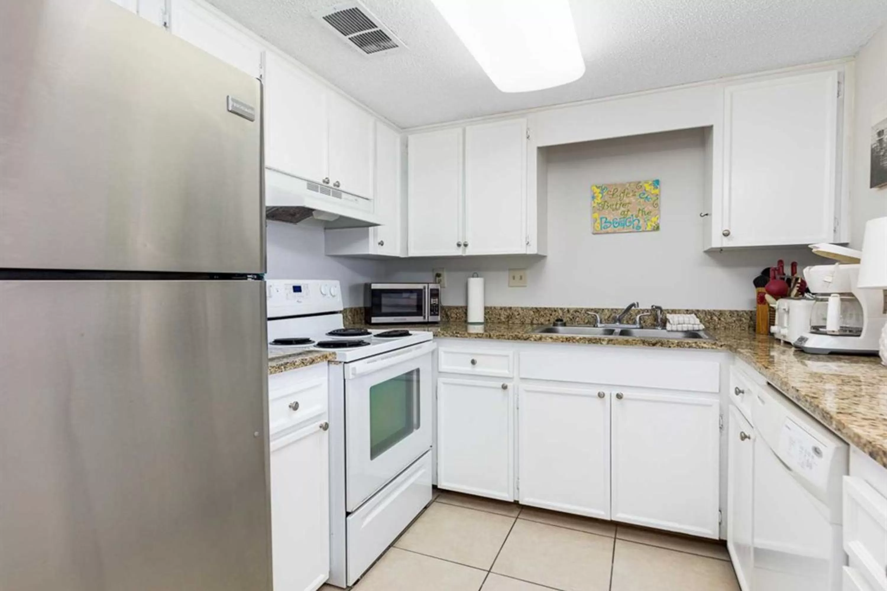 Kitchen/Kitchenette in Island Sunrise II