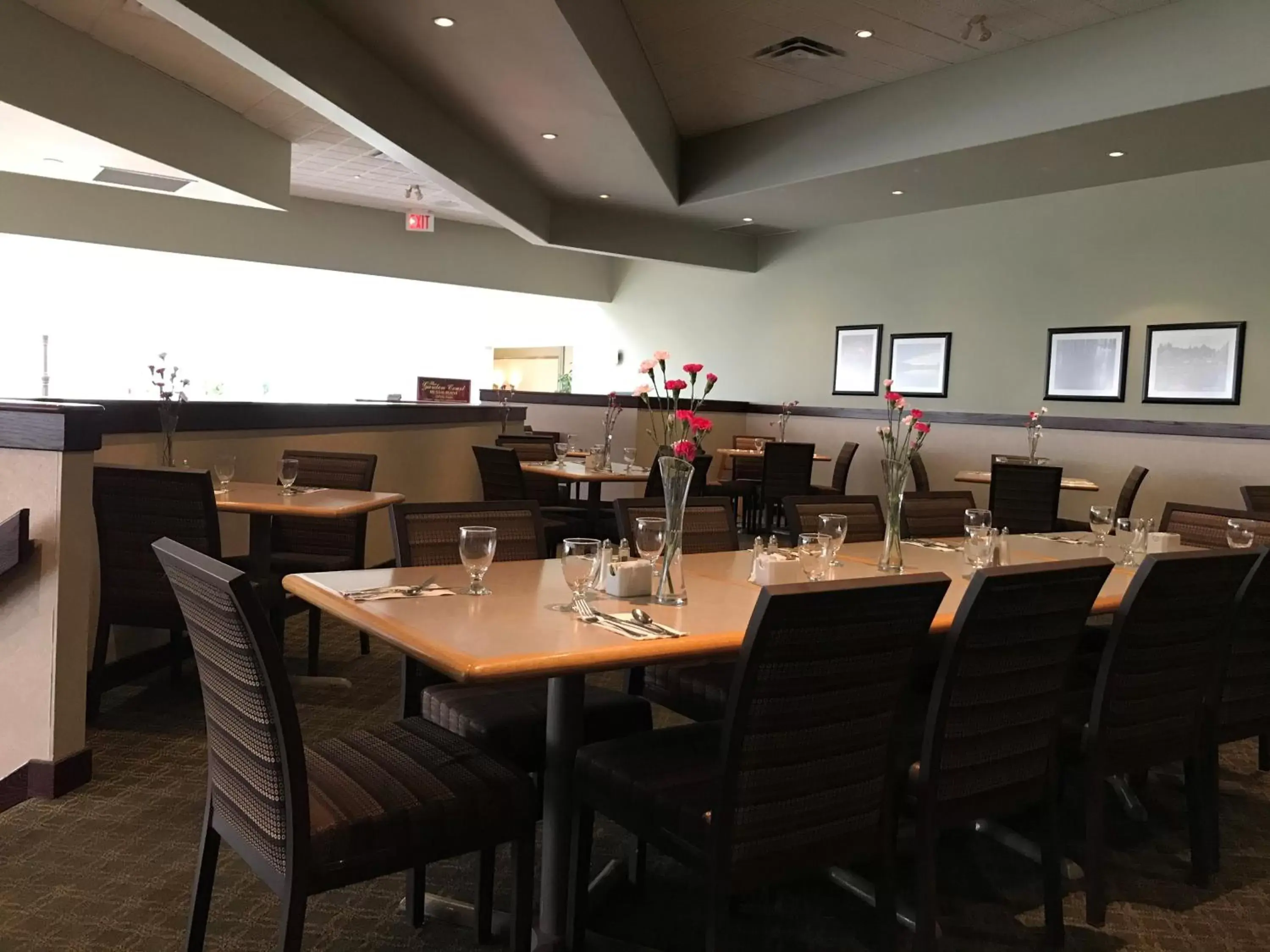Restaurant/Places to Eat in Powell River Town Centre Hotel