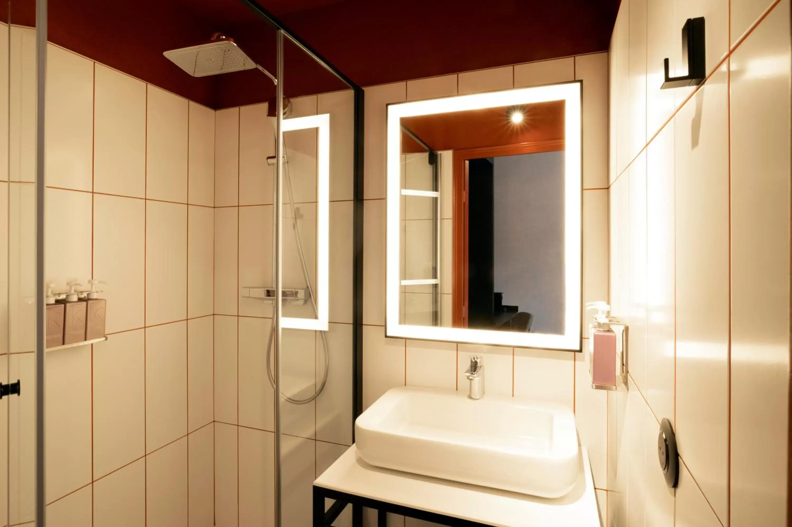Shower, Bathroom in Tribe Carcassonne