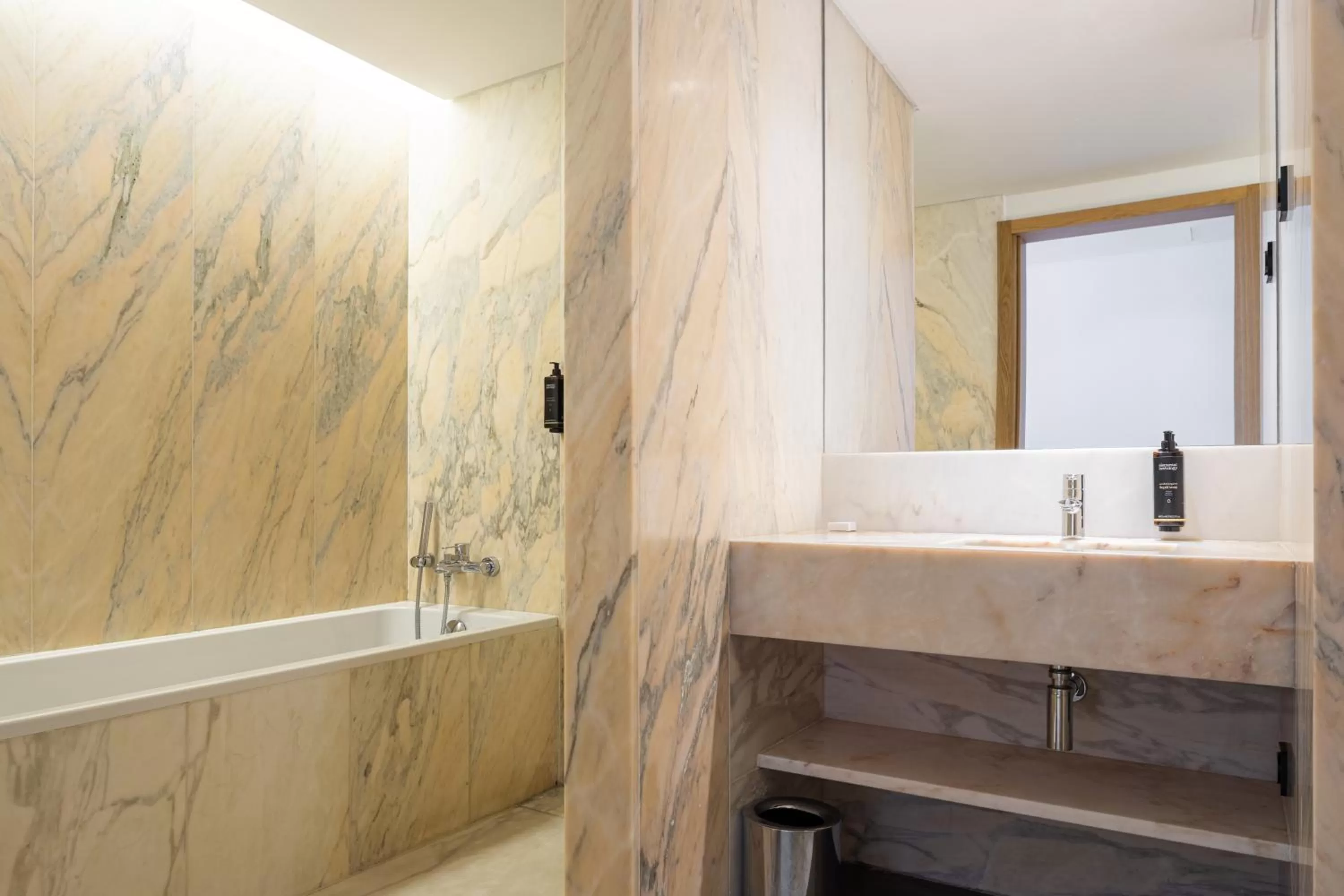 Bathroom in Evora Olive Hotel