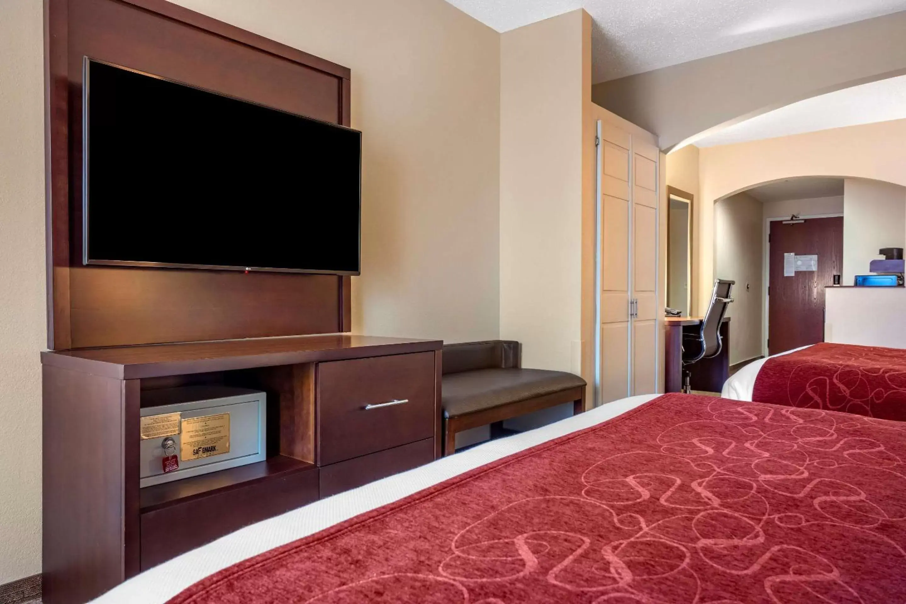 Bedroom, TV/Entertainment Center in Comfort Suites near Penn State - State College