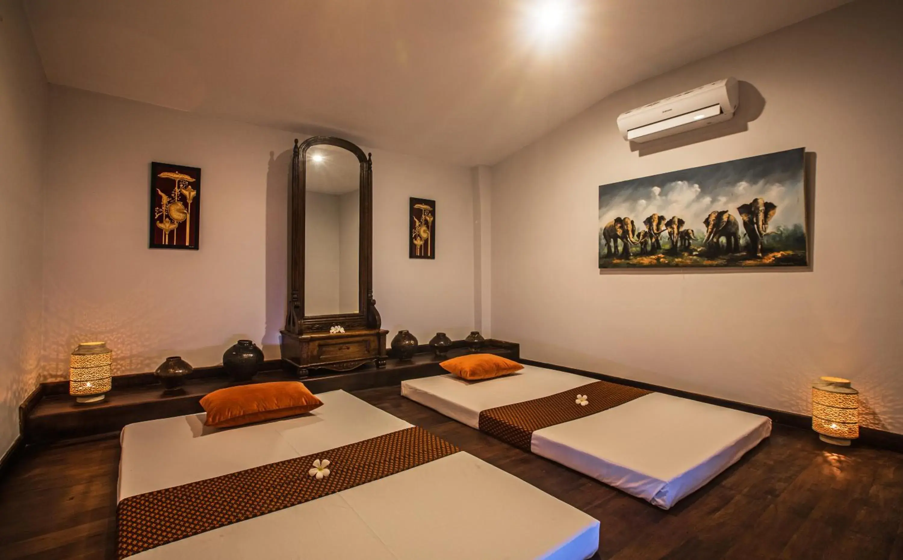 Massage in Mane Village Suites