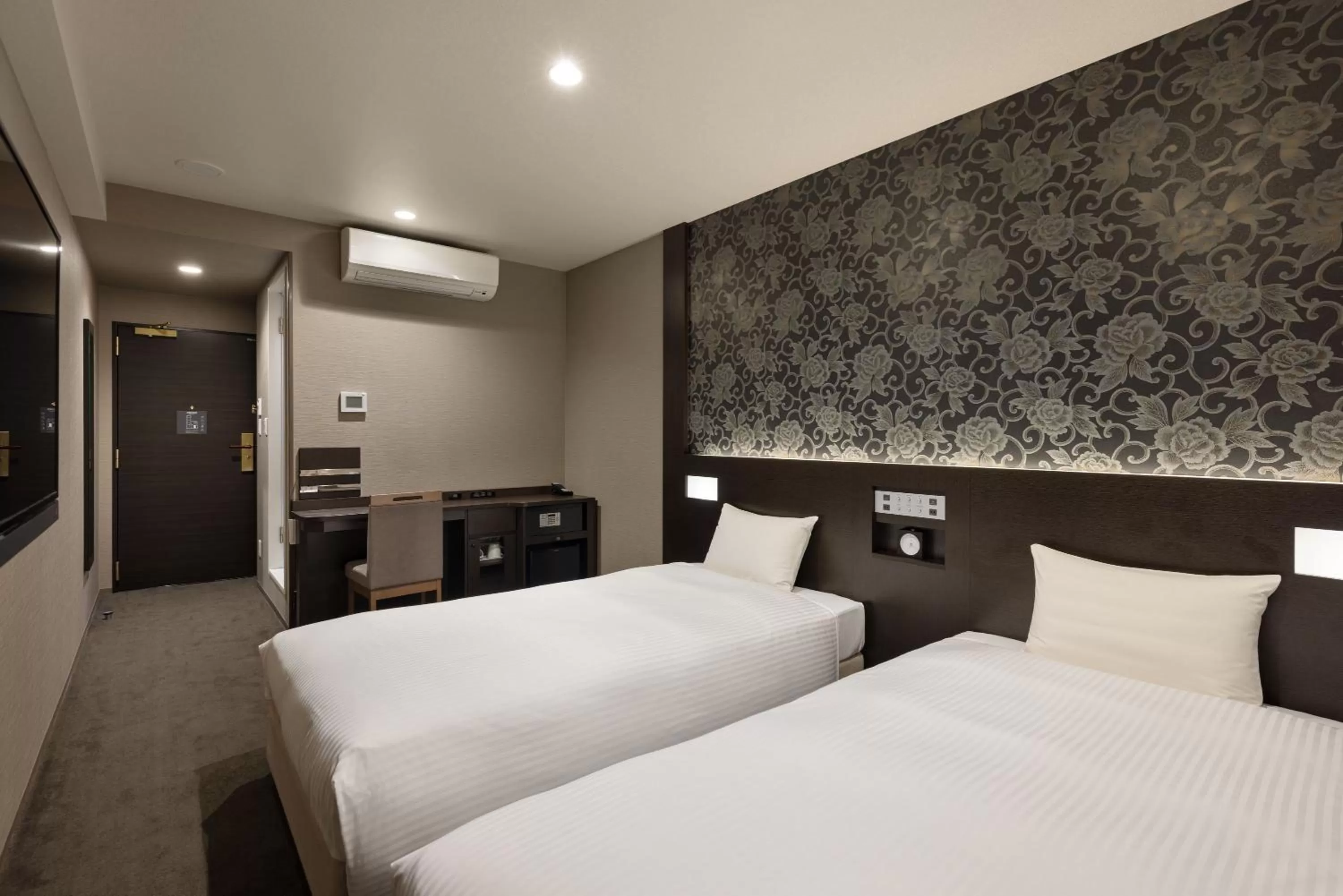 Photo of the whole room in the b namba-kuromon