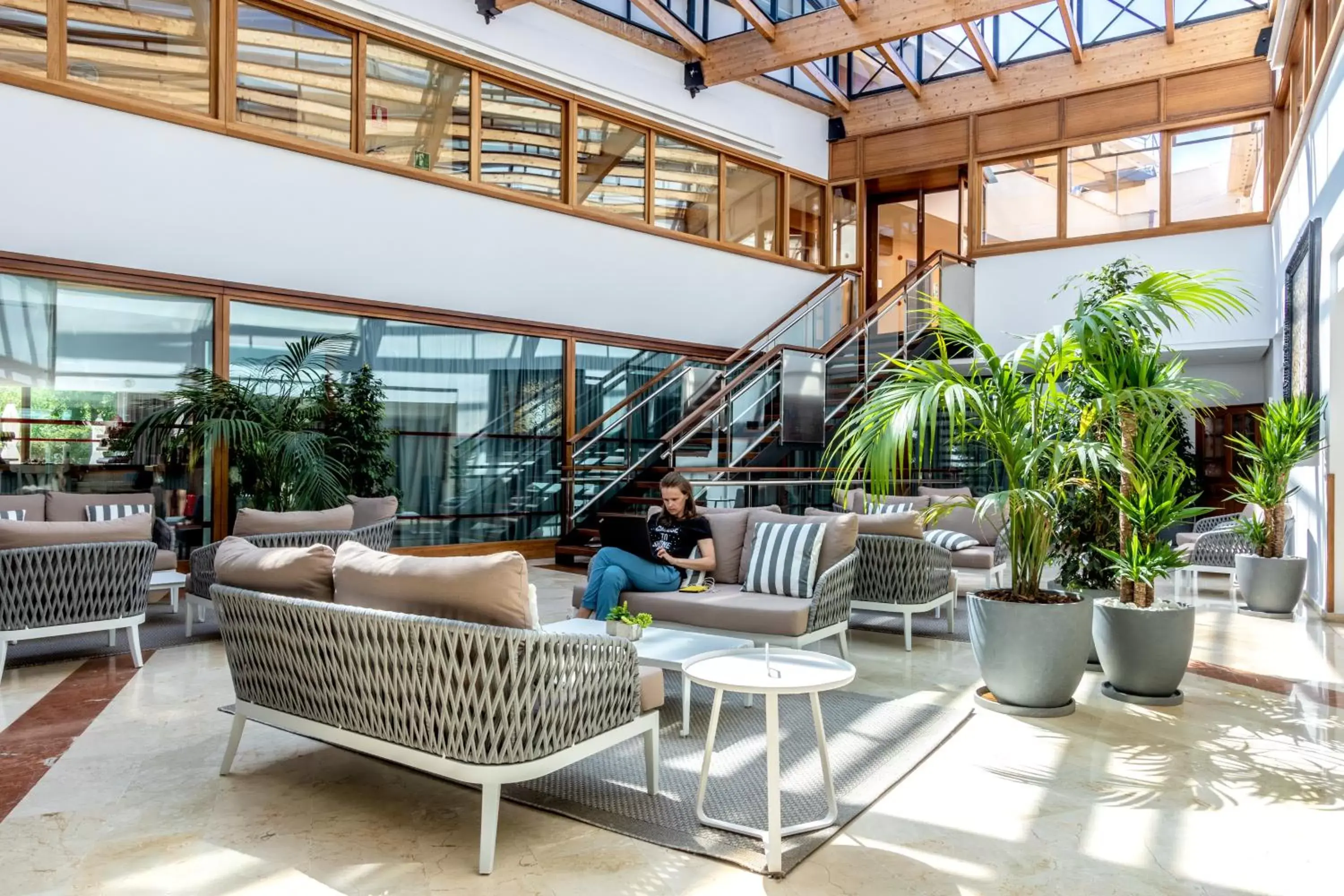 Living room, Lobby/Reception in Duvabitat Apartments