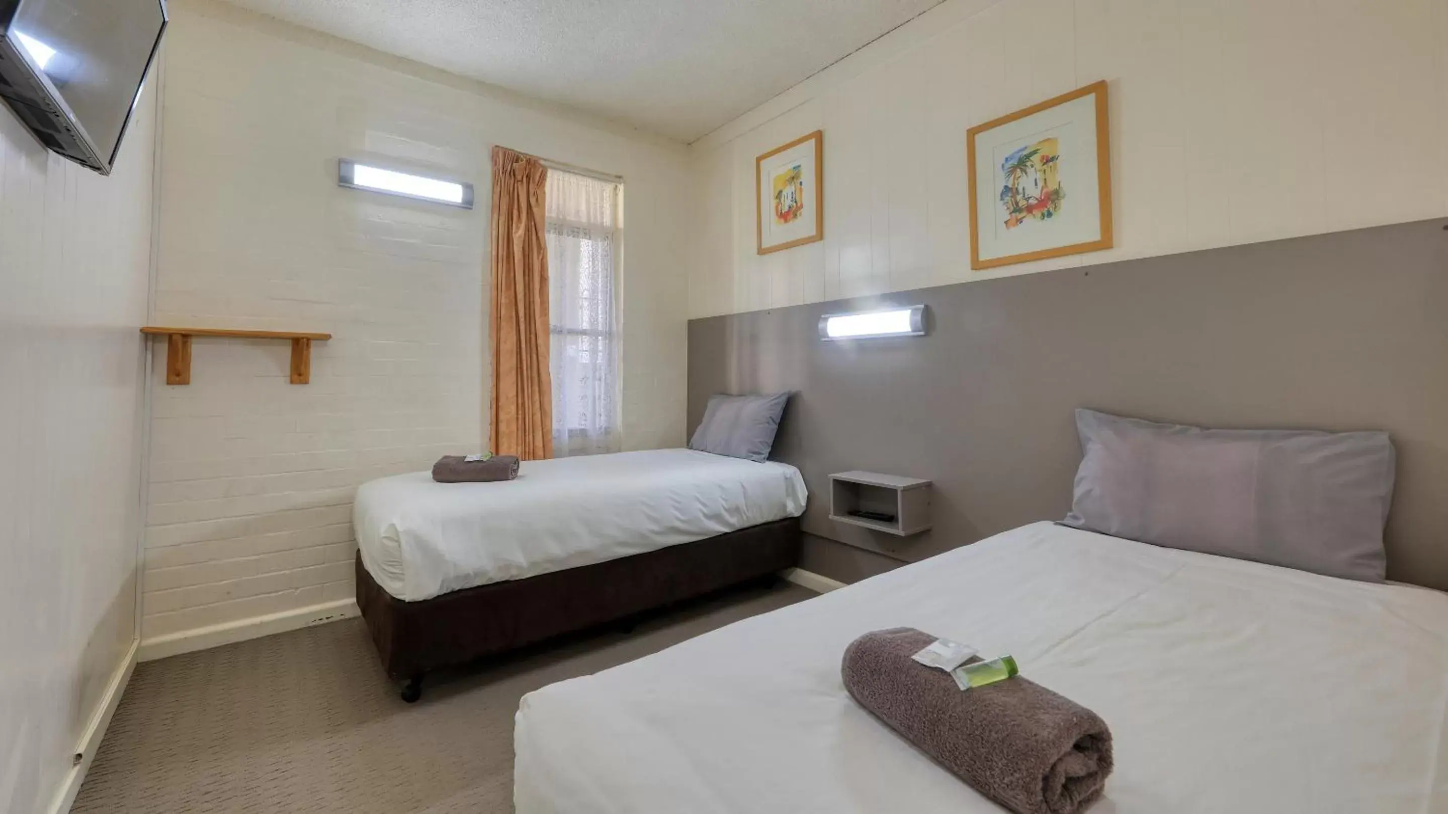 Bed in Bishops Lodge Narrandera