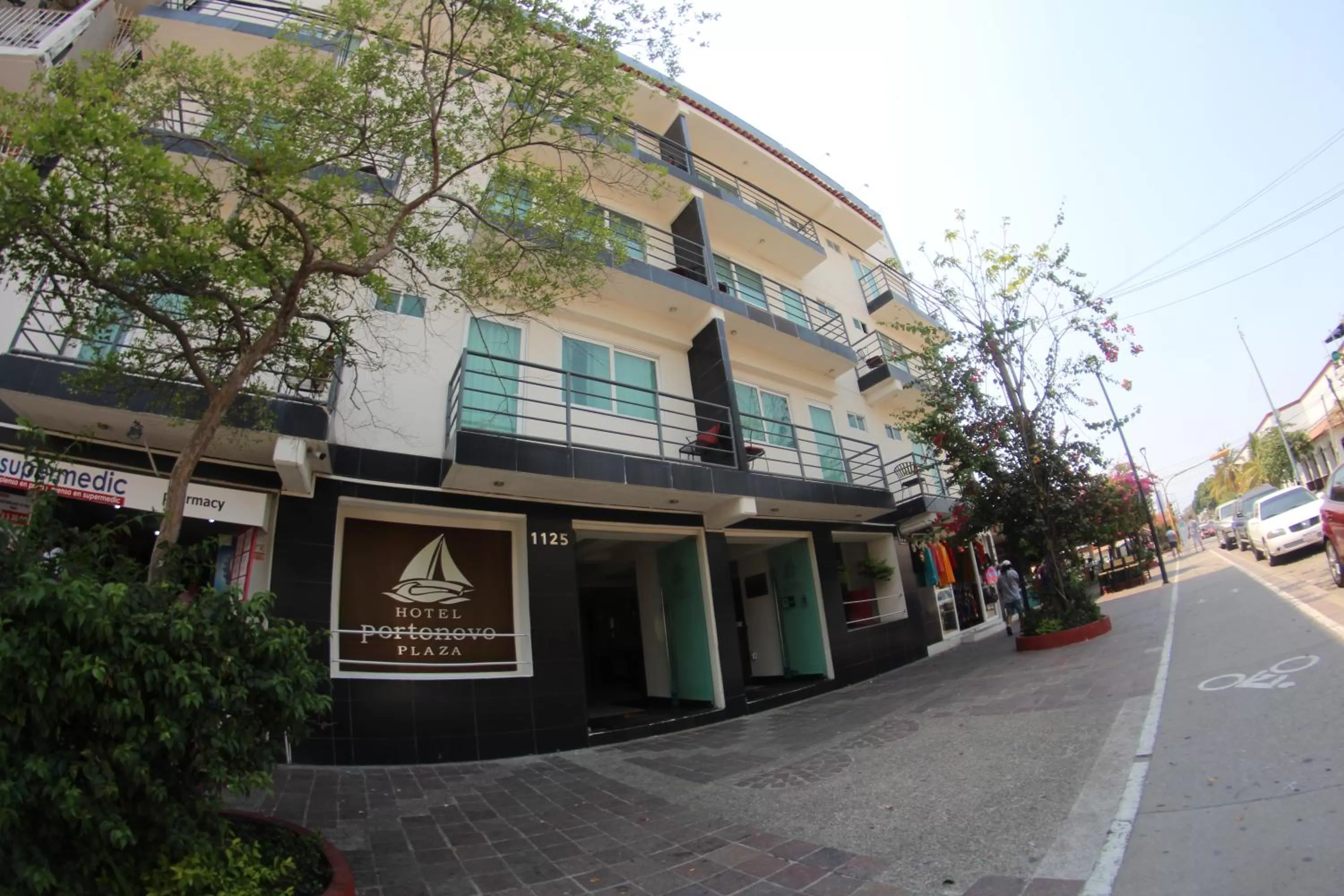 Facade/entrance in Hotel Portonovo Plaza Malecon