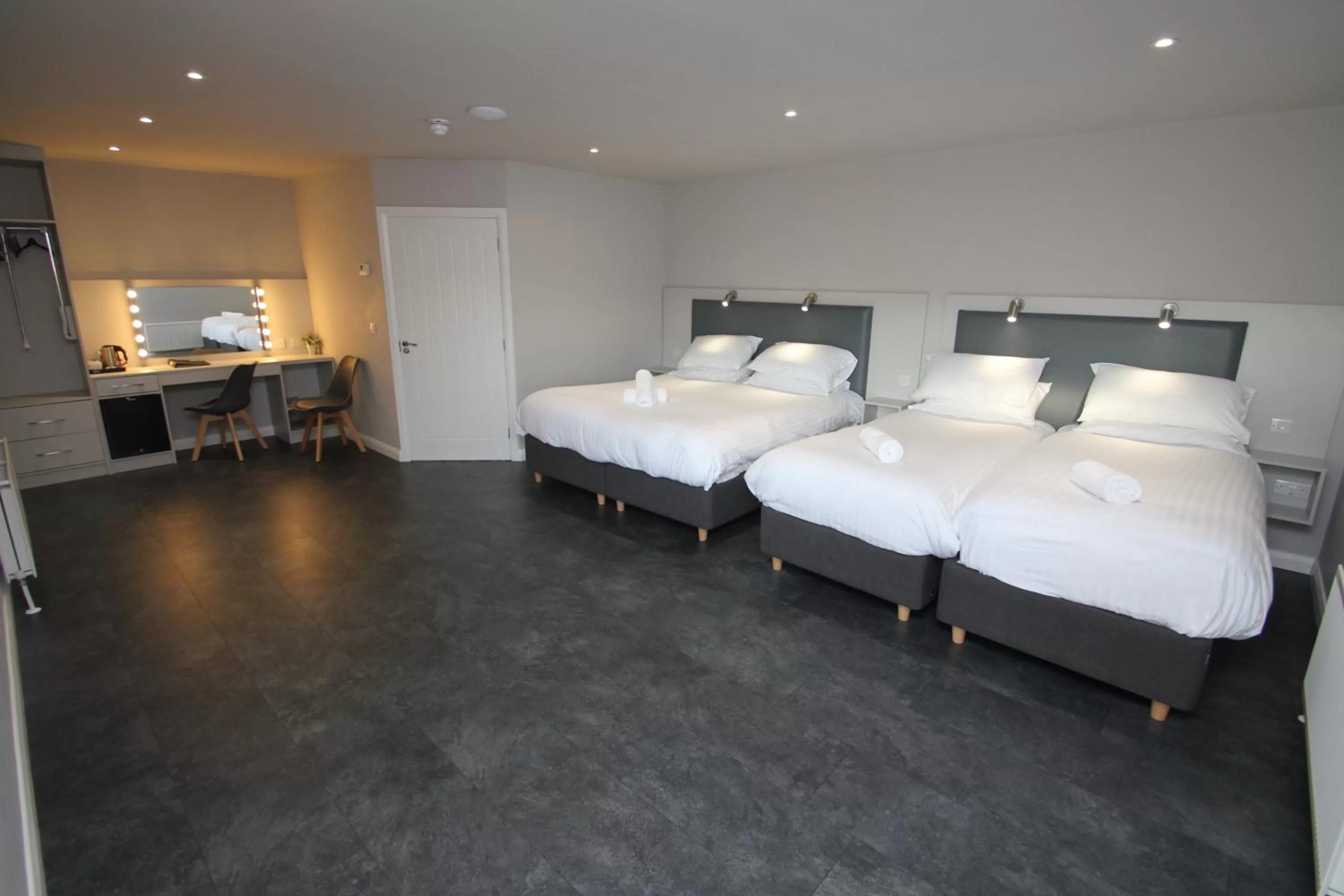 Photo of the whole room, Bed in North Coast Motel