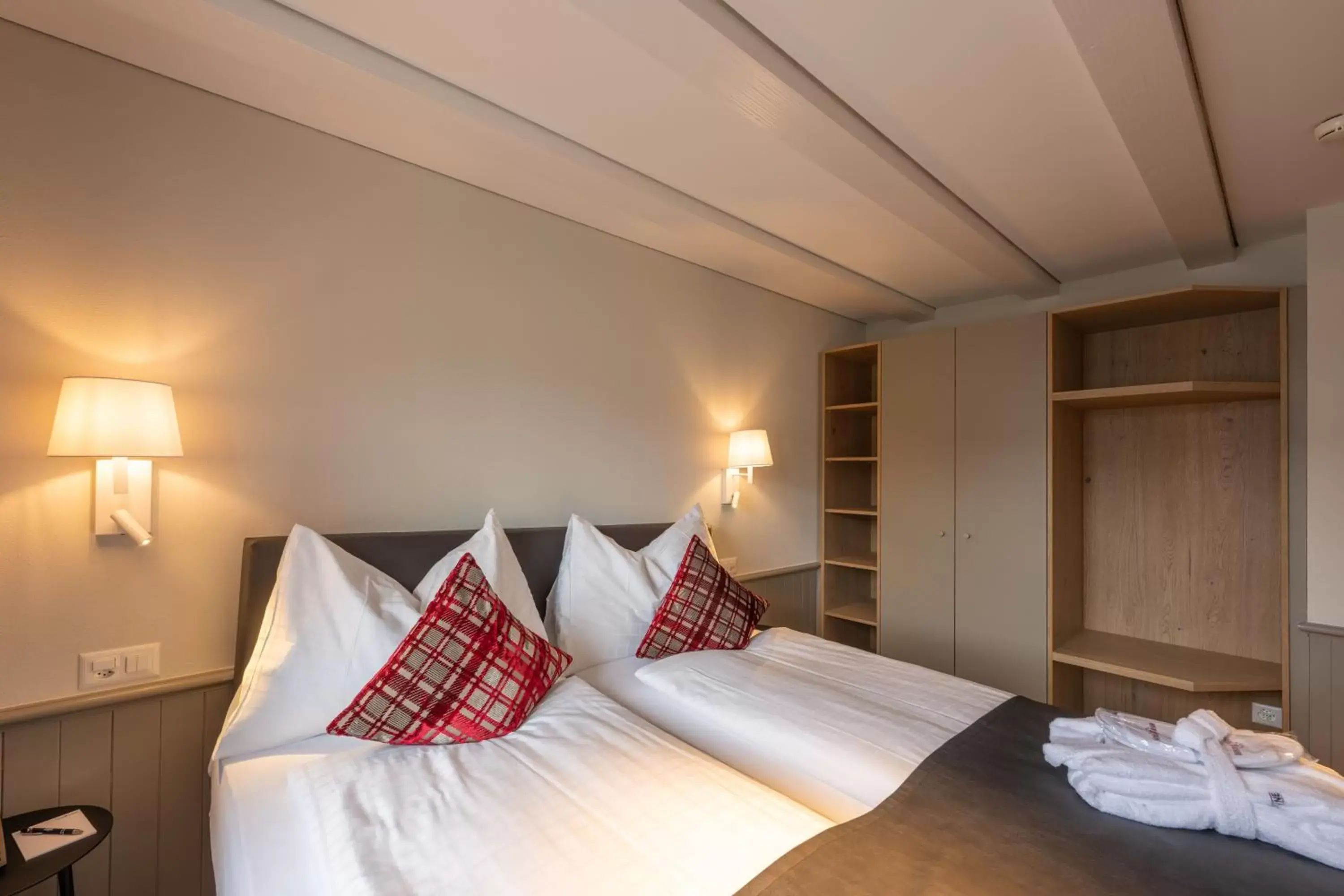 Bedroom, Bed in Hotel Spinne Grindelwald