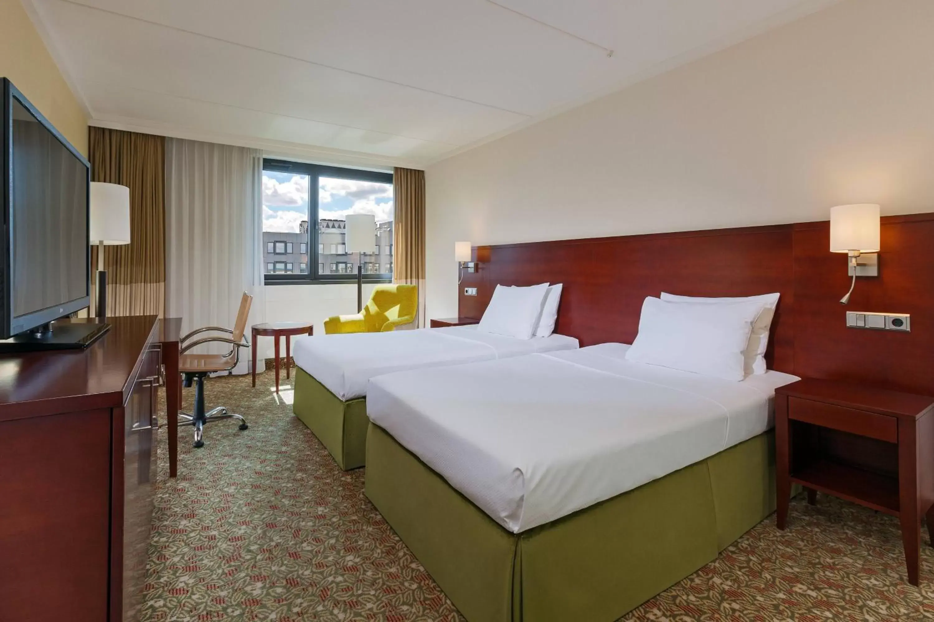 Photo of the whole room, Bed in Courtyard by Marriott Düsseldorf Seestern