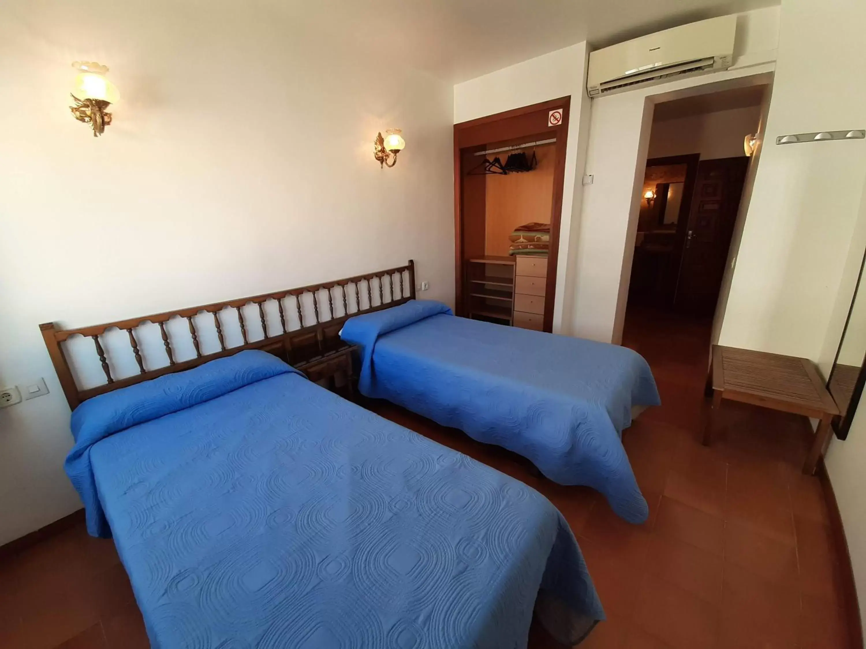 Standard Triple Room in Hotel Buenavista Standard Triple Room in Hotel Buenavista