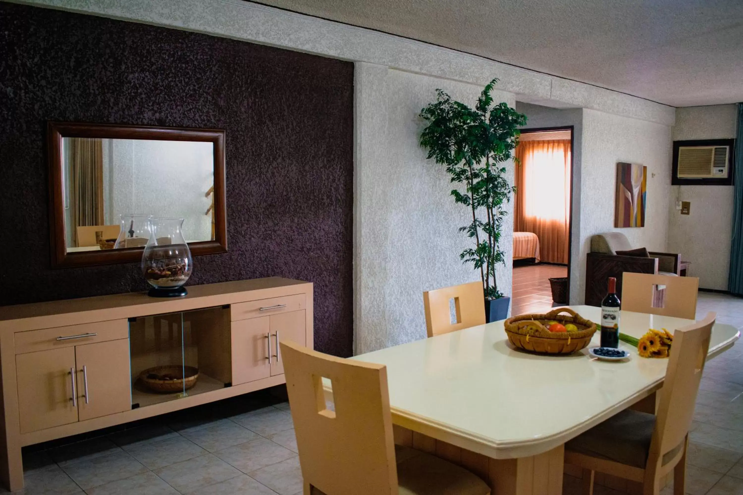 Dining Area in Suites Del Sol