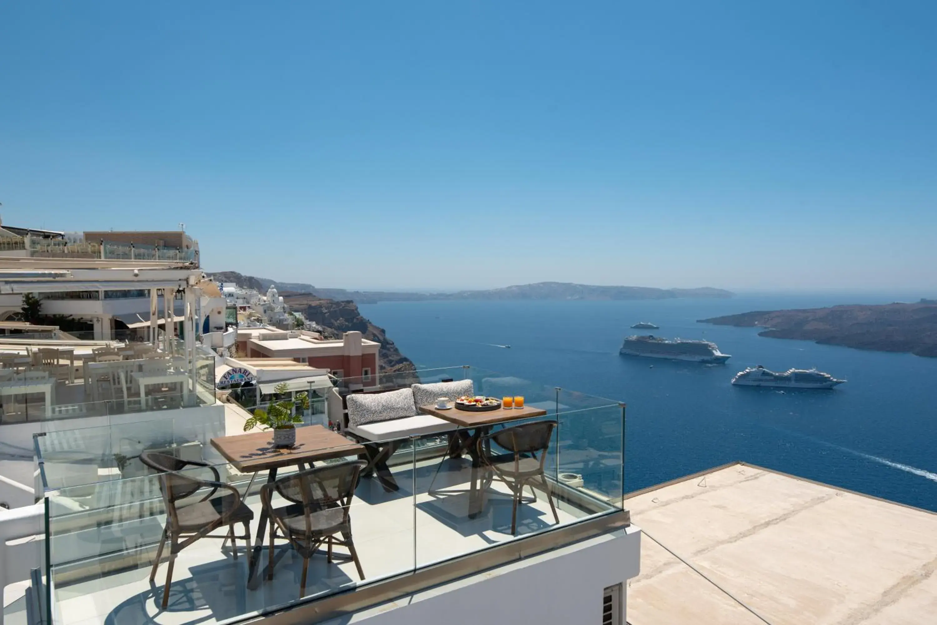 Breakfast in Daydream Luxury Suites Breakfast in Daydream Luxury Suites