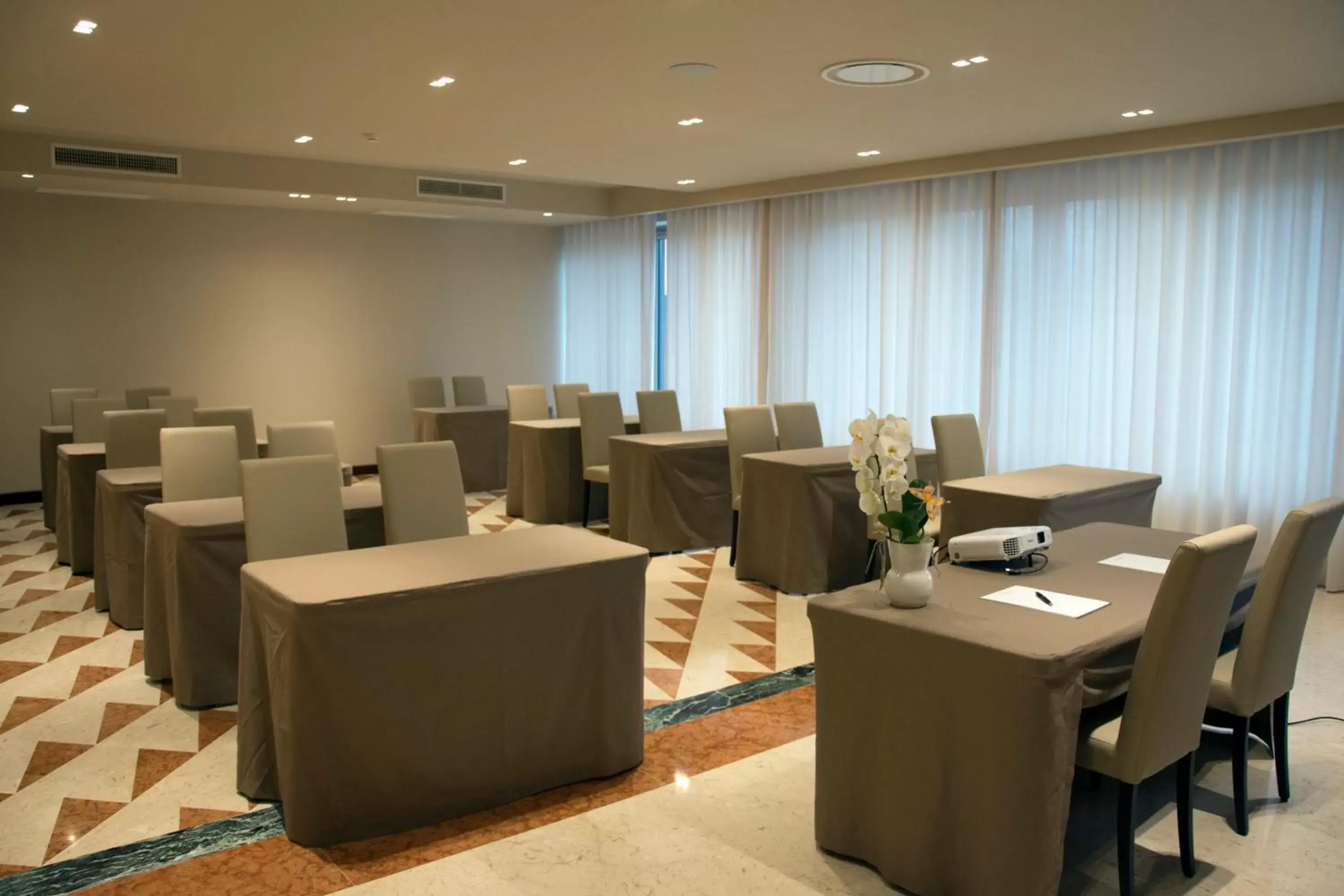 Business facilities in Hotel Commercio