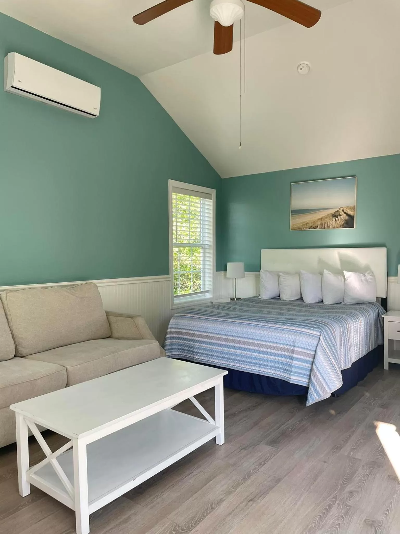 Bed in The Grand Beach Inn