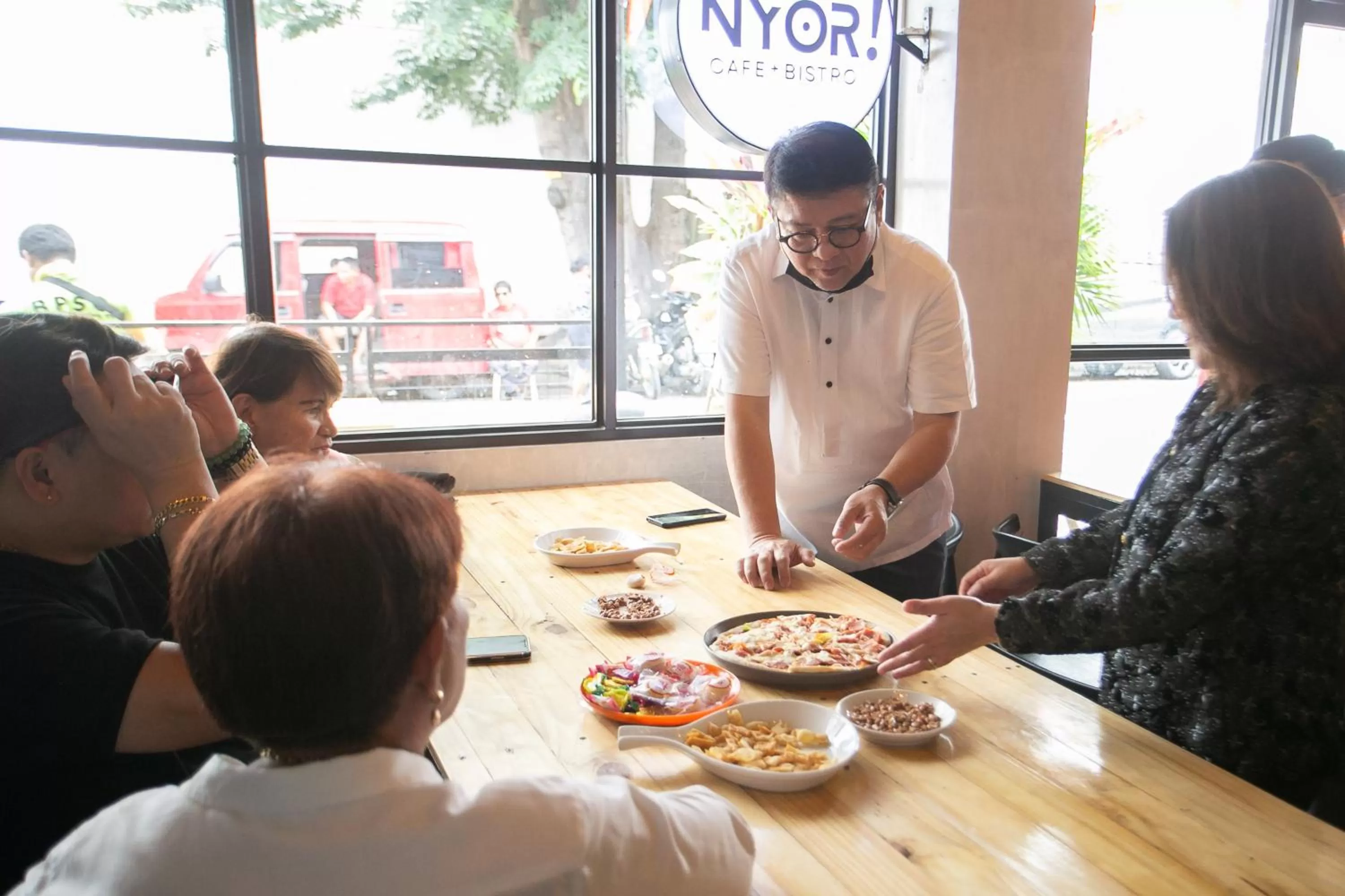 Restaurant/places to eat in HappyNest Hostel Cebu