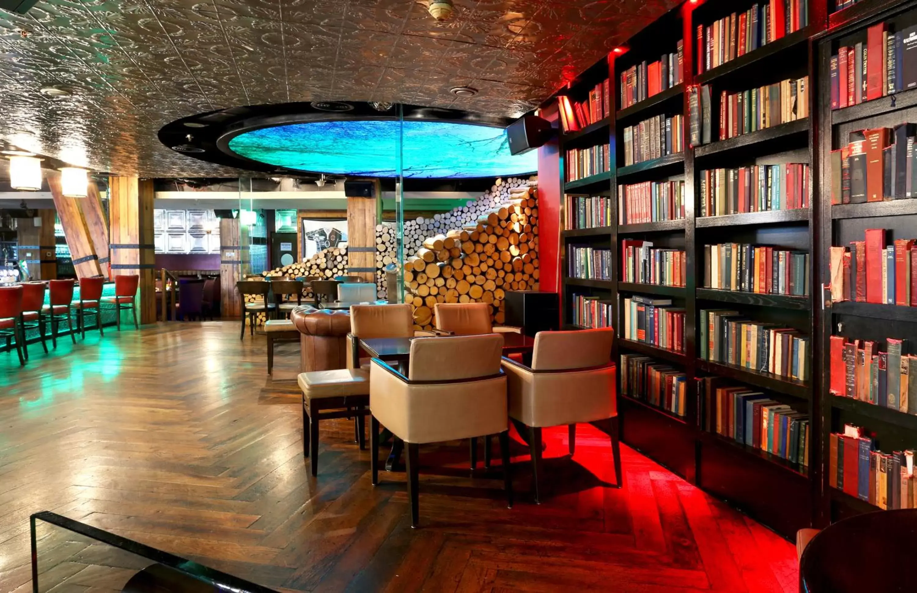 Lounge or bar, Library in voco - Bonnington Dubai, an IHG Hotel