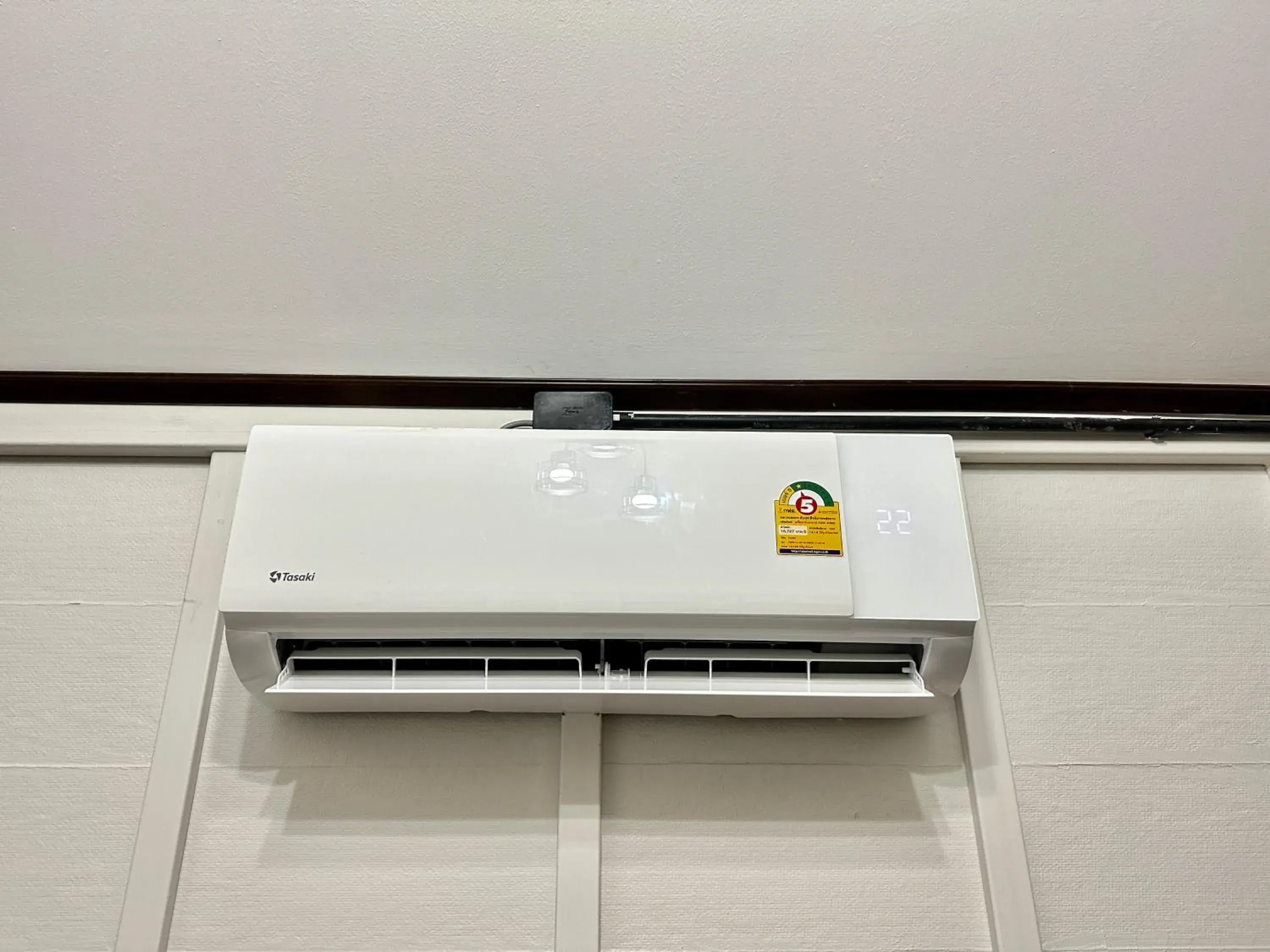 air conditioner in Lanta L.D. Beach Bungalow