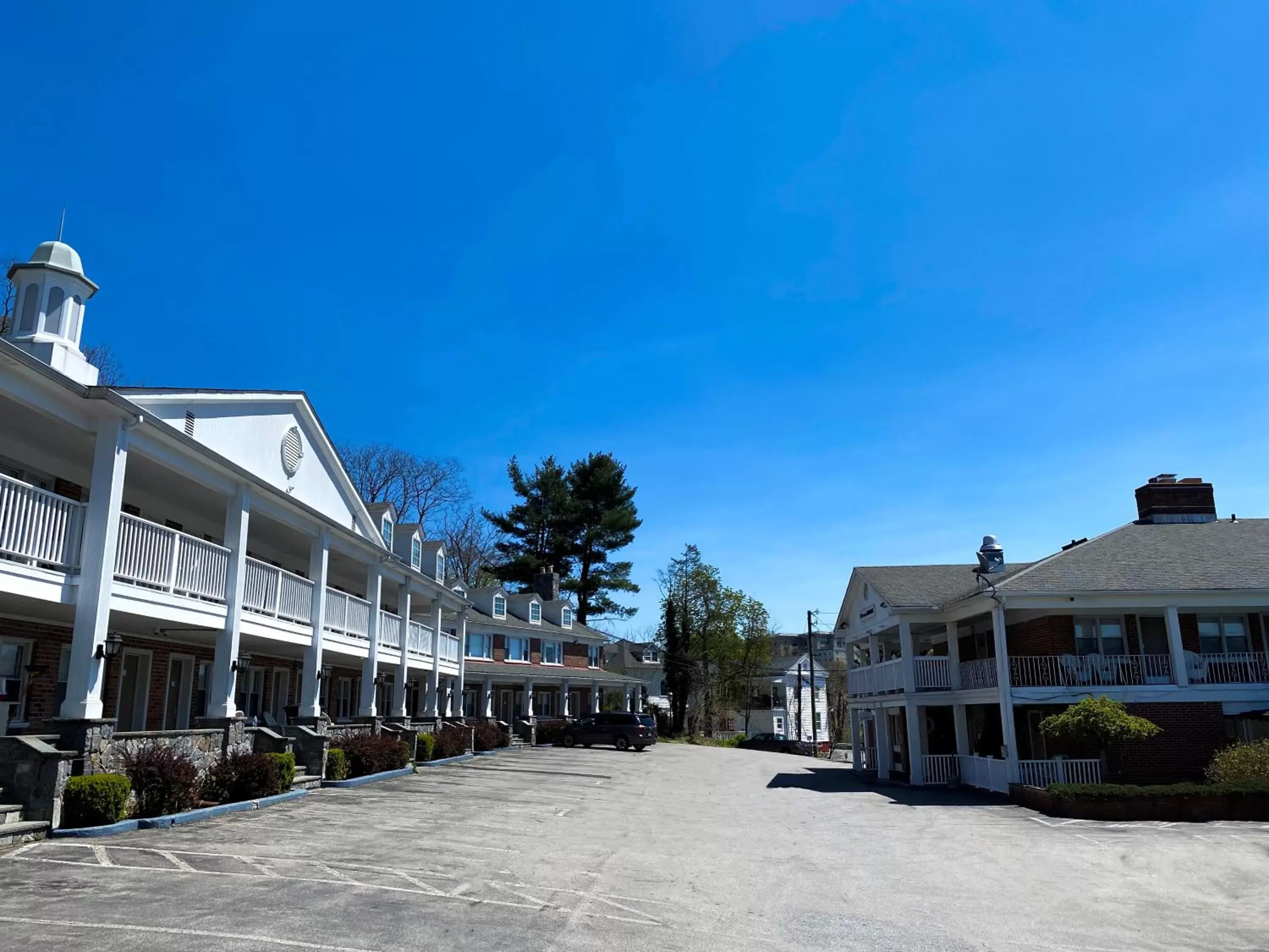 Property Building in Inn on the Hudson