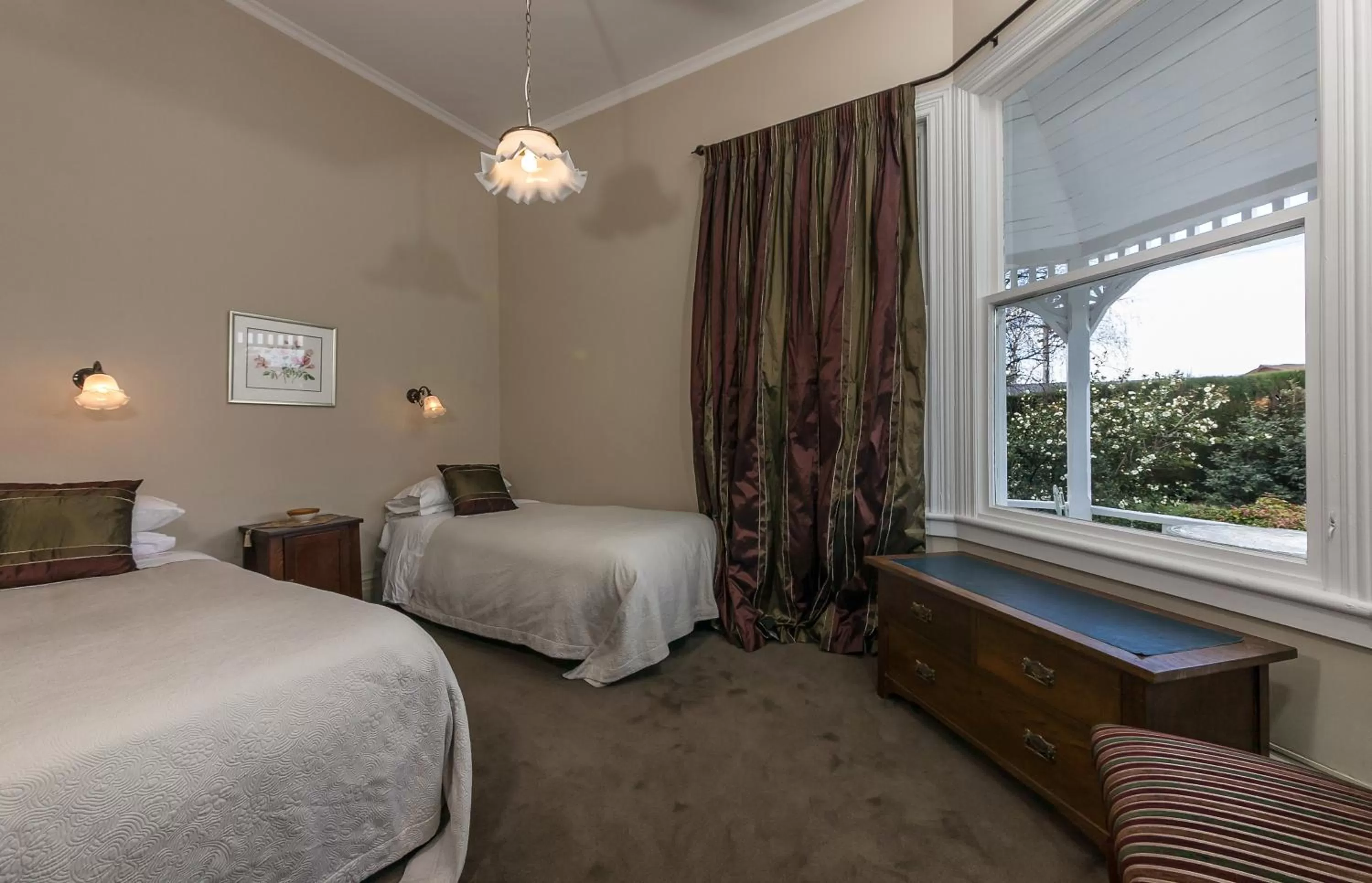 Photo of the whole room, Bed in Anglesea House Inn