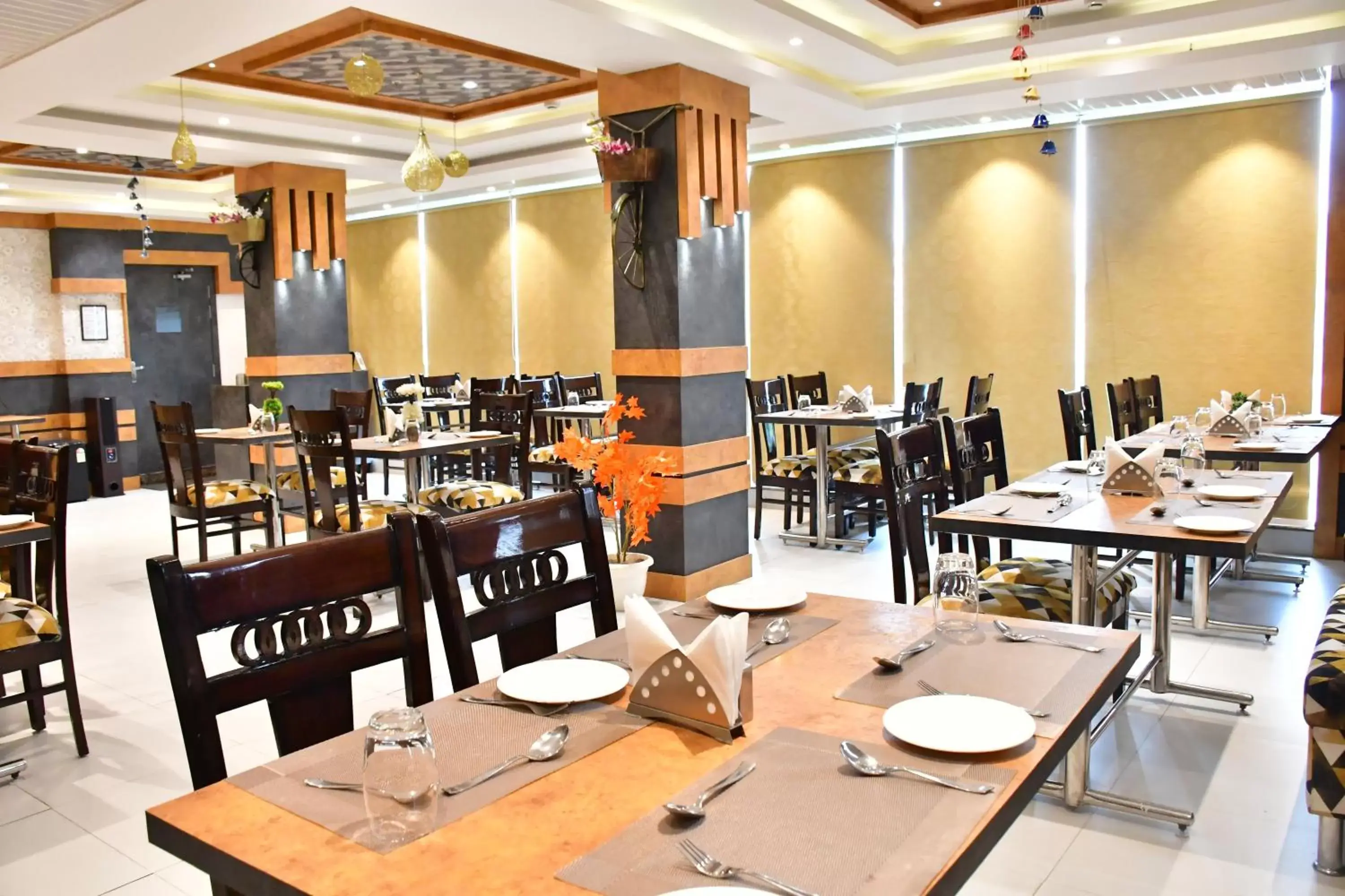 Restaurant/places to eat in Hotel Yatharth Inn Restaurant/places to eat in Hotel Yatharth Inn
