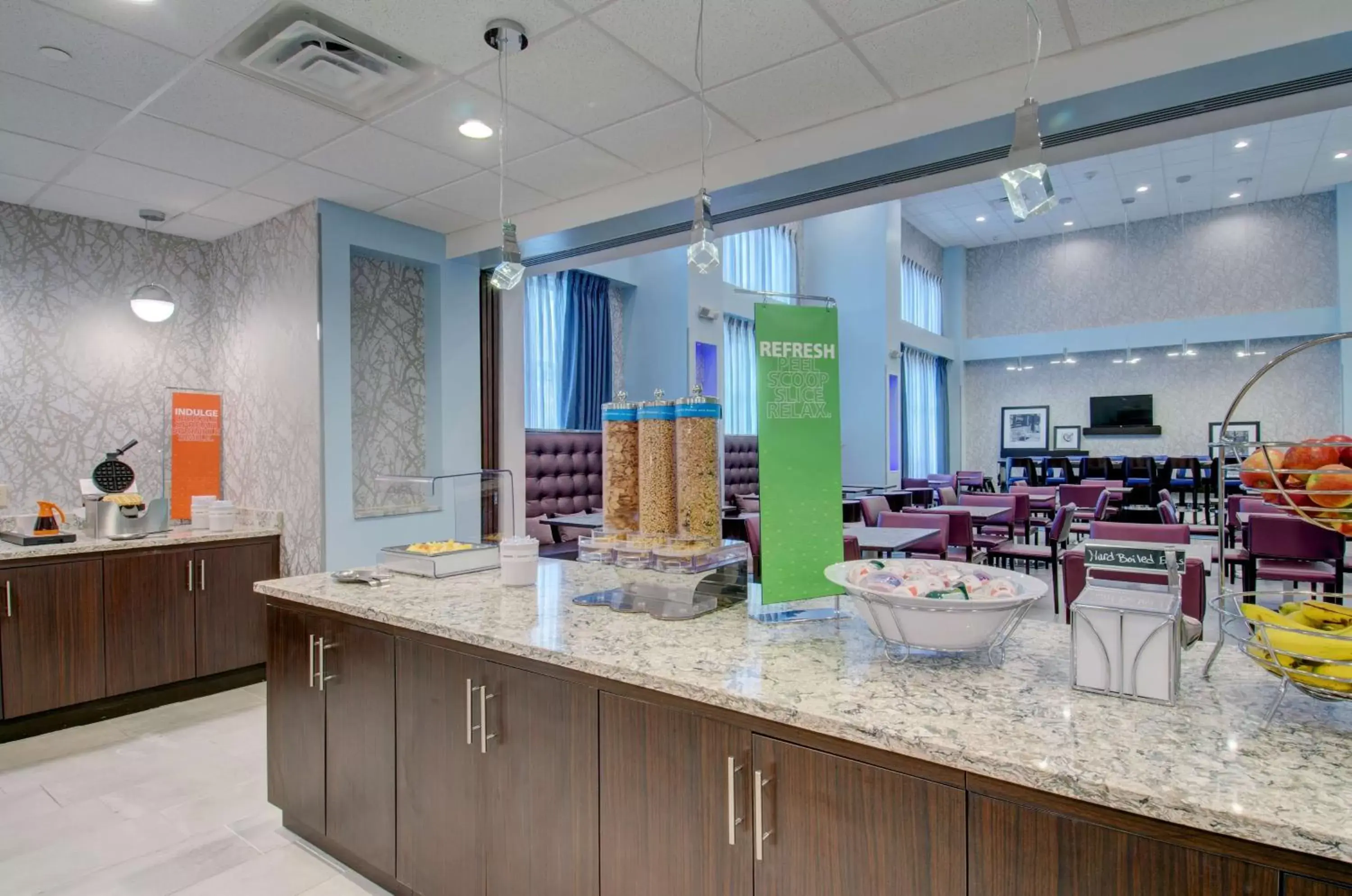 Breakfast, Restaurant/Places to Eat in Hampton Inn & Suites Boston/Stoughton, Ma