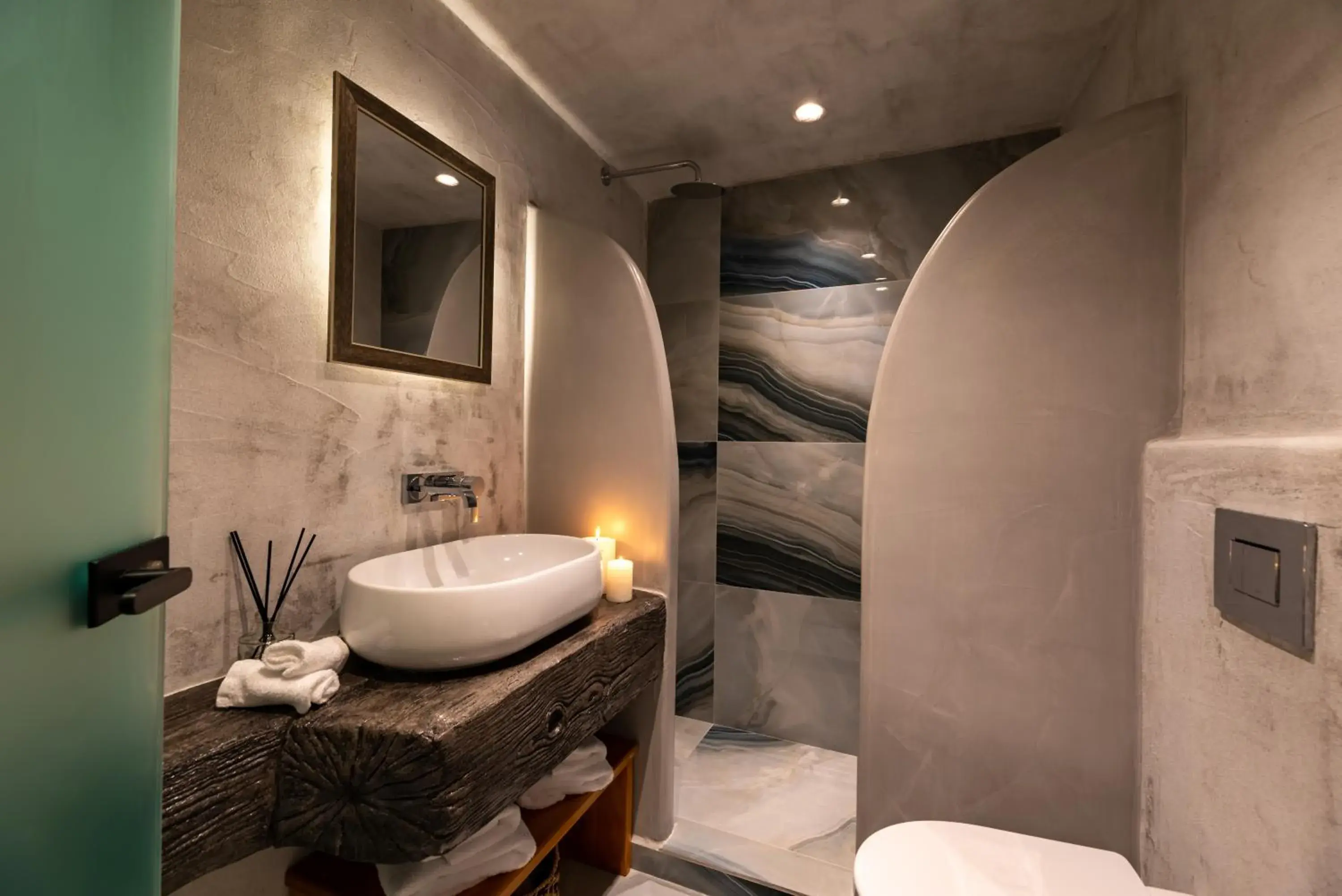 Bathroom in Daydream Luxury Suites