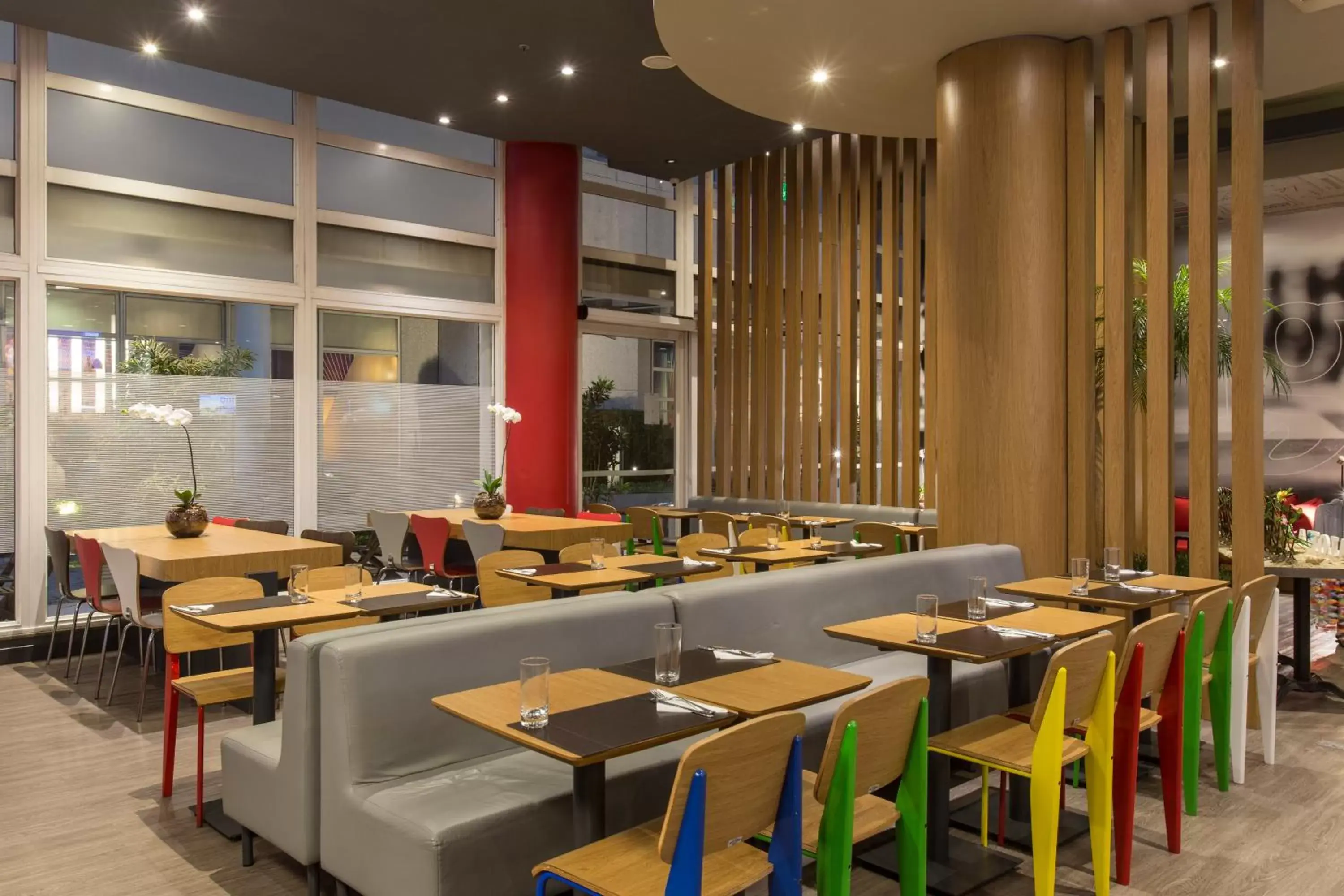 Restaurant/Places to Eat in ibis Tambore