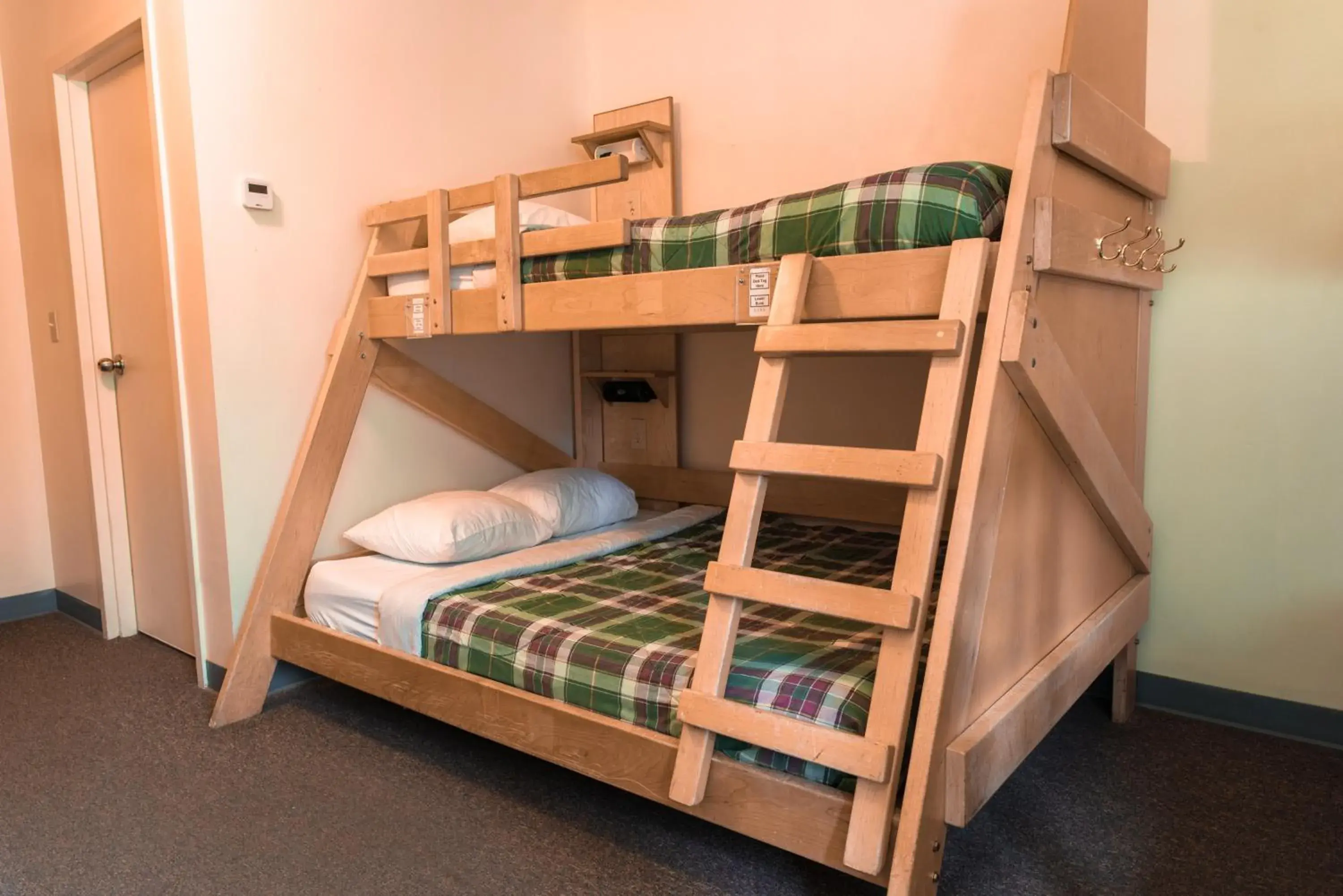 Bunk Bed in HI Banff Alpine Centre - Hostel