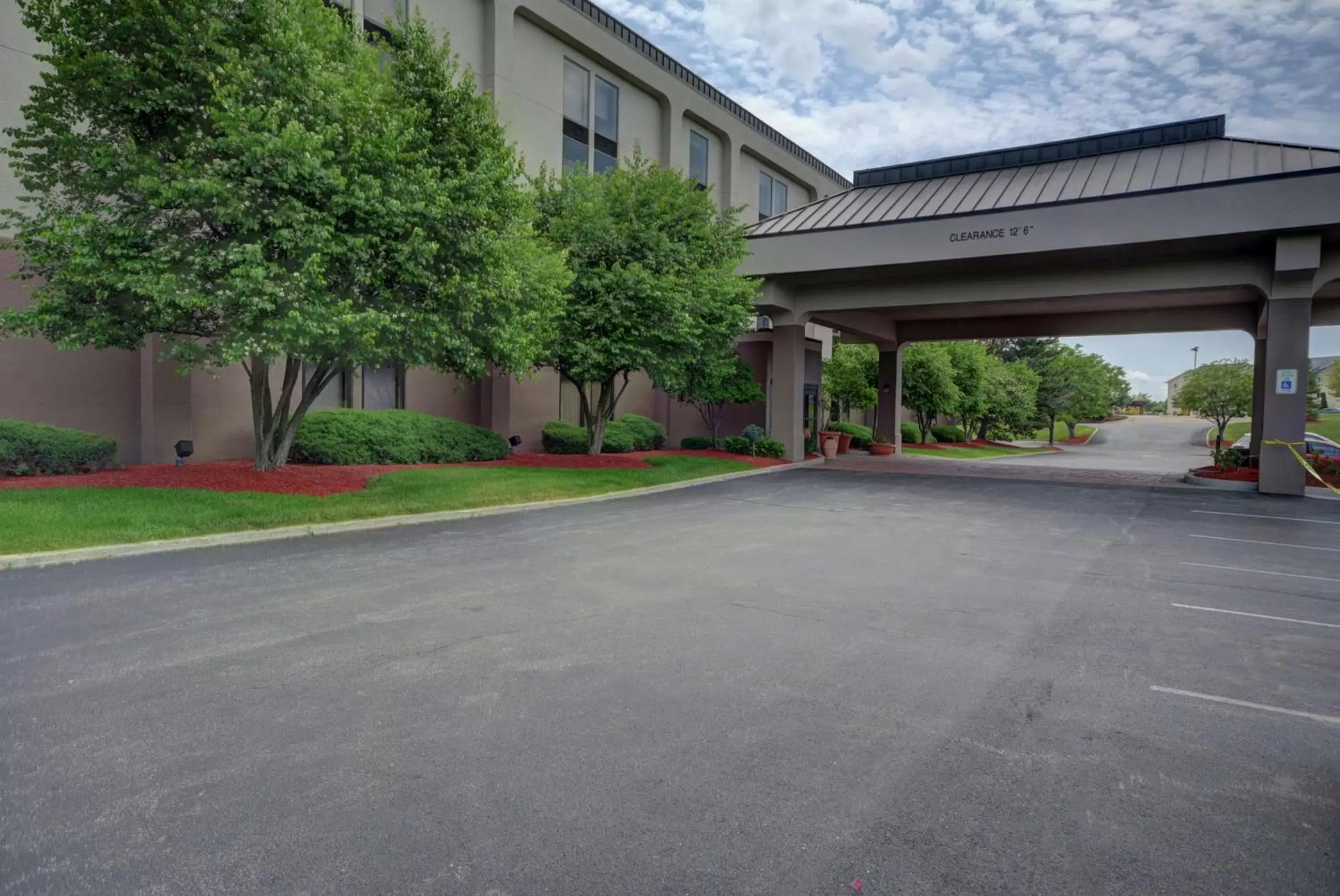 Property Building in Hampton Inn Indianapolis-South
