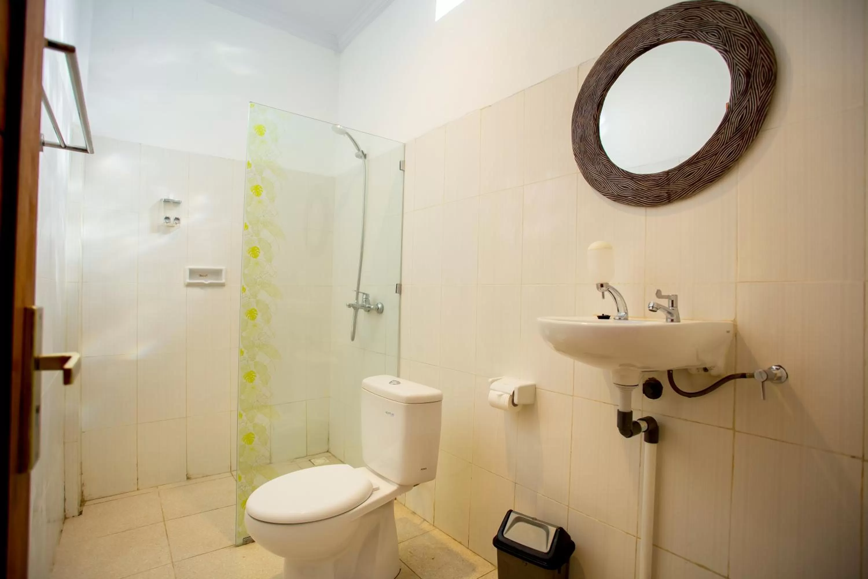 Bathroom in The Puncak Santhi Inn