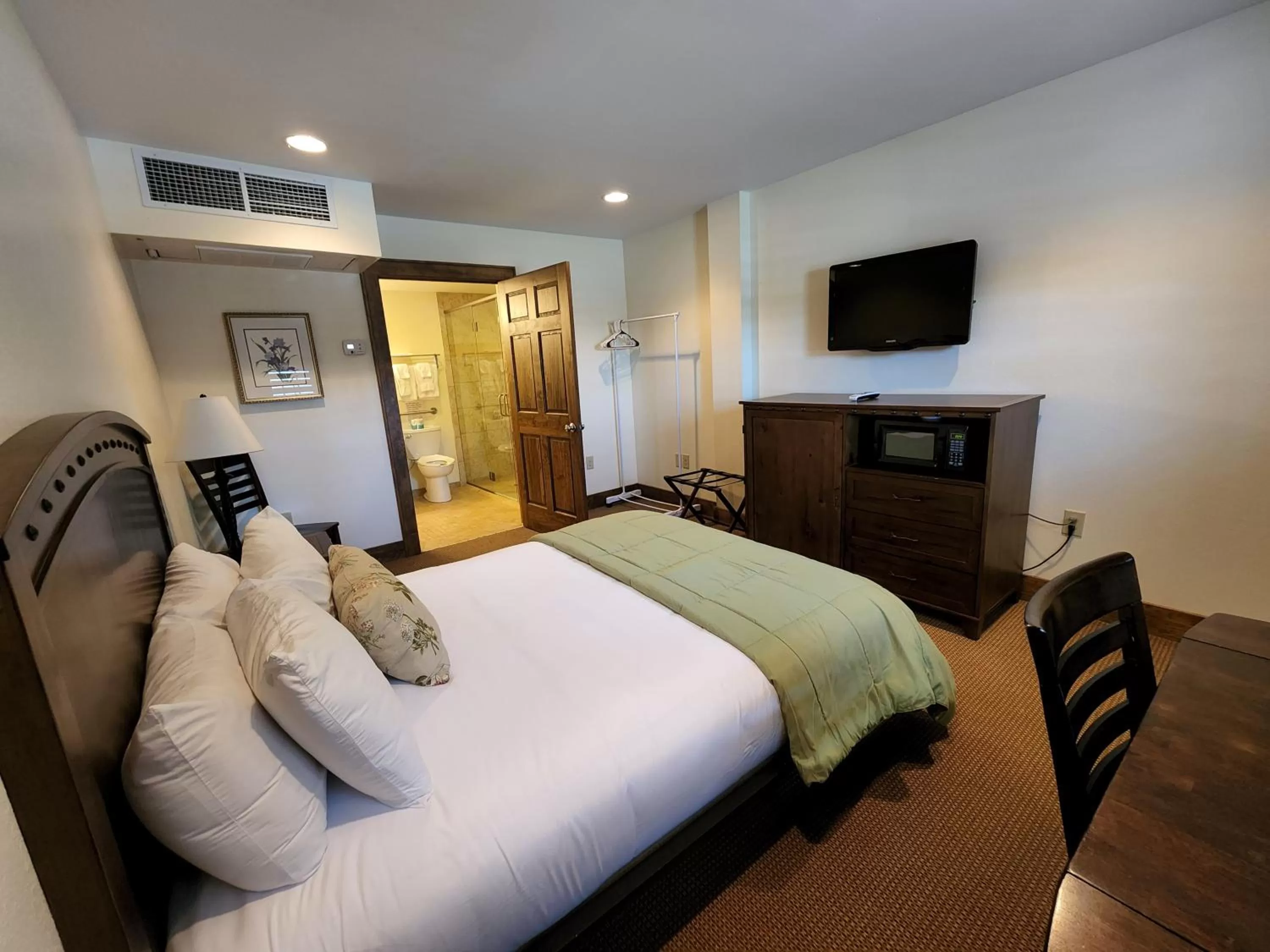 Bed in The Inn at Shady Lawn