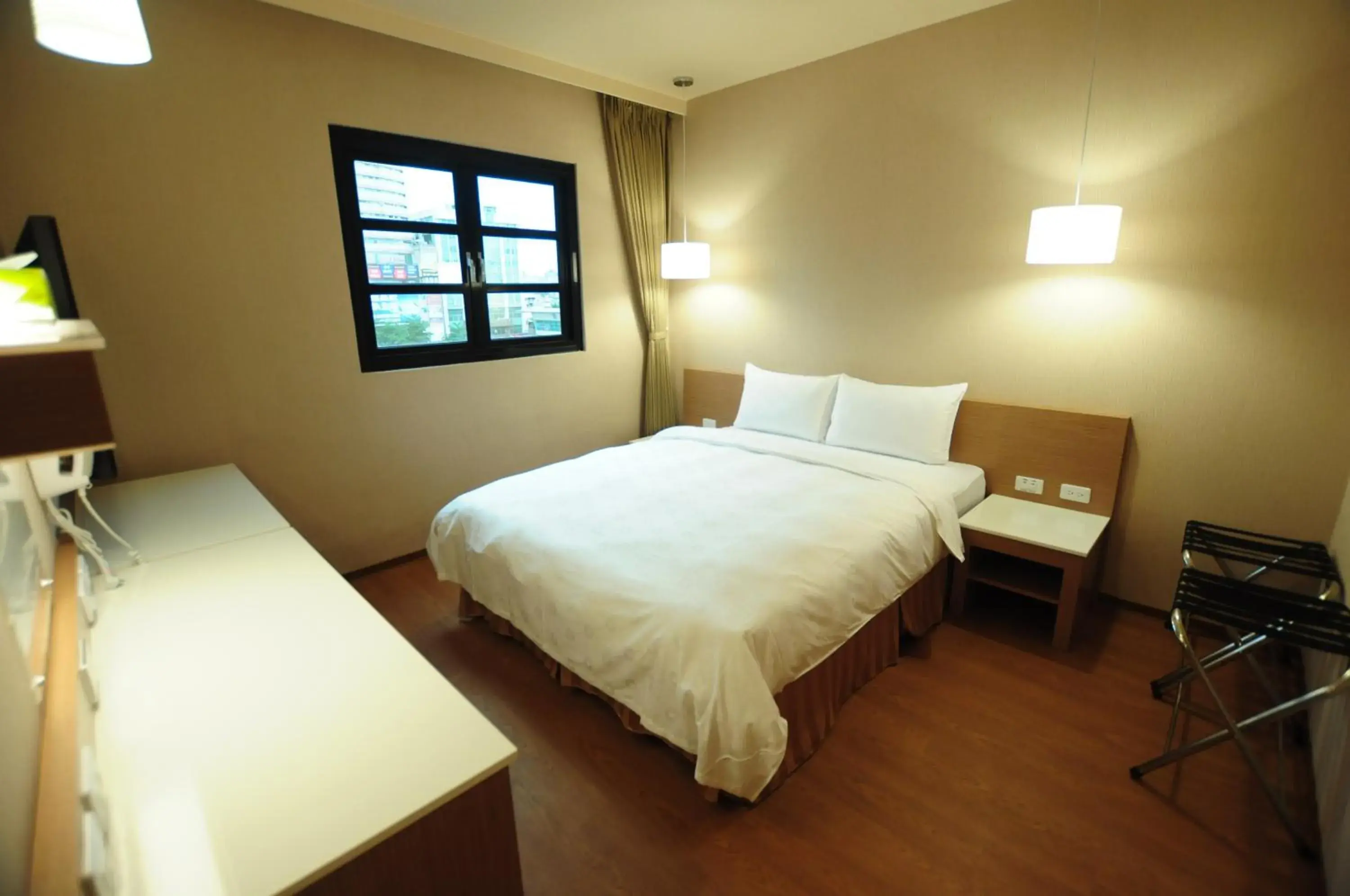 Photo of the whole room, Bed in Kindness Hotel - Kaohsiung Main Station