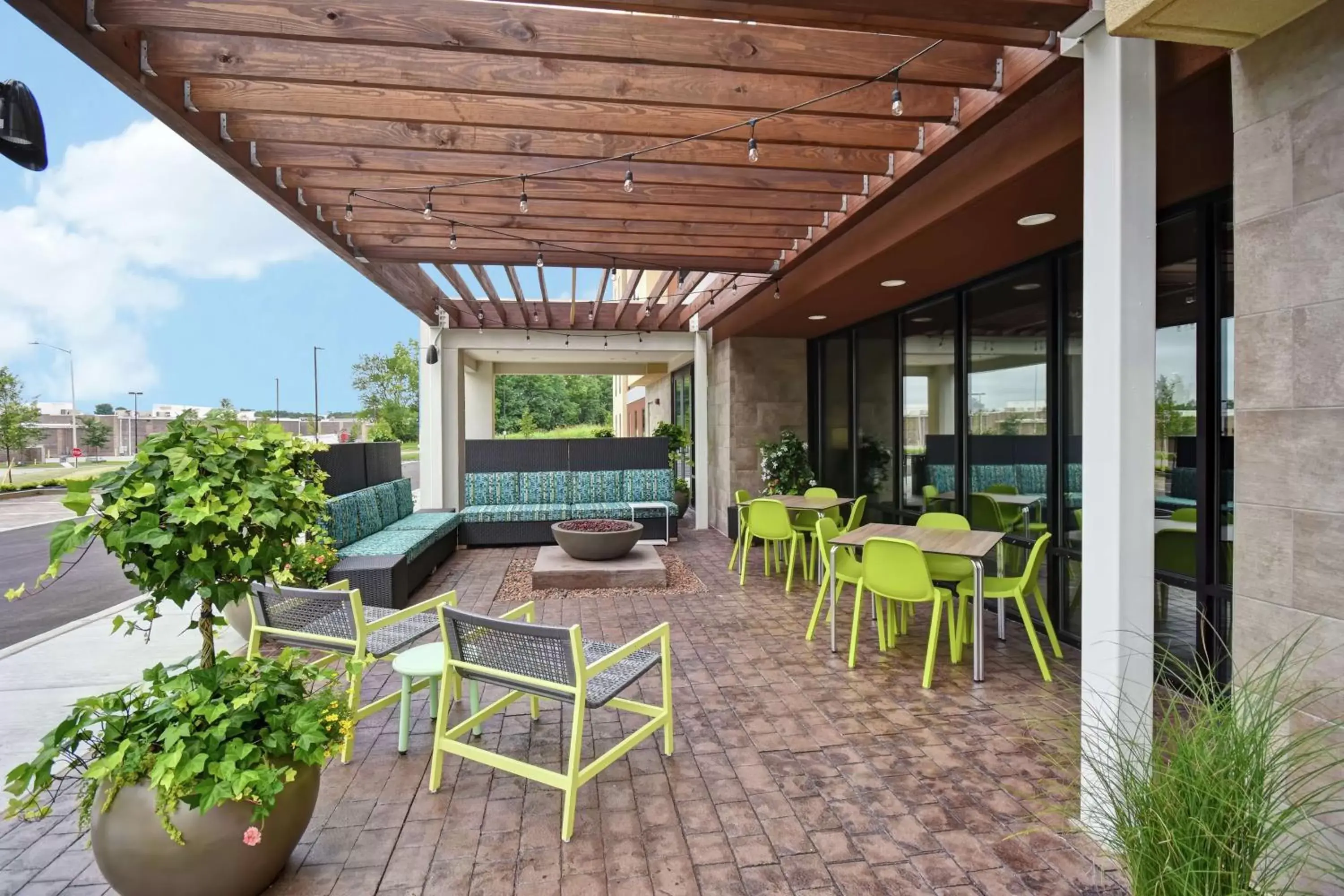 Patio in Home2 Suites By Hilton Frankfort