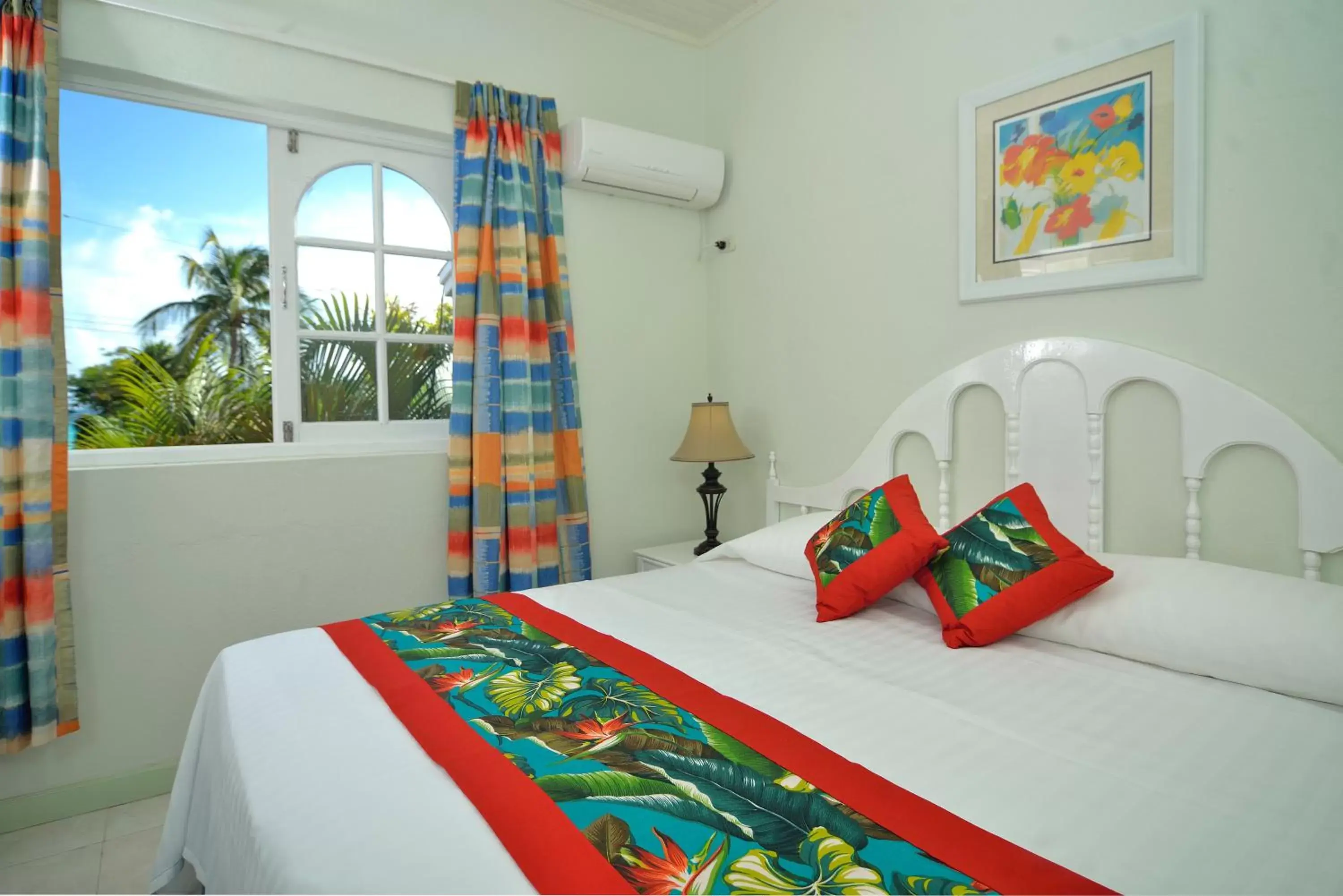 Photo of the whole room, Bed in Dover Beach Hotel