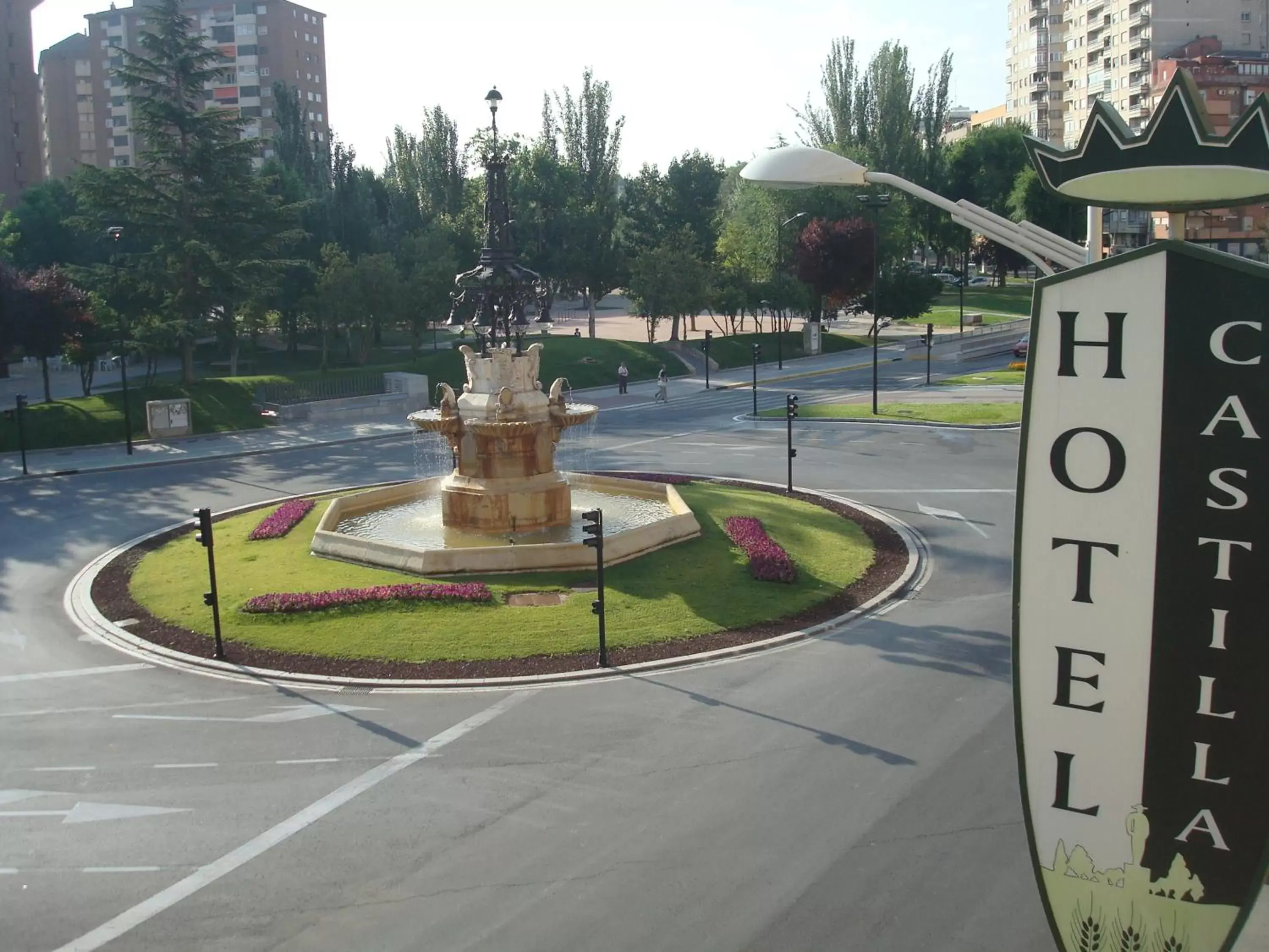 Garden view in Hotel Castilla