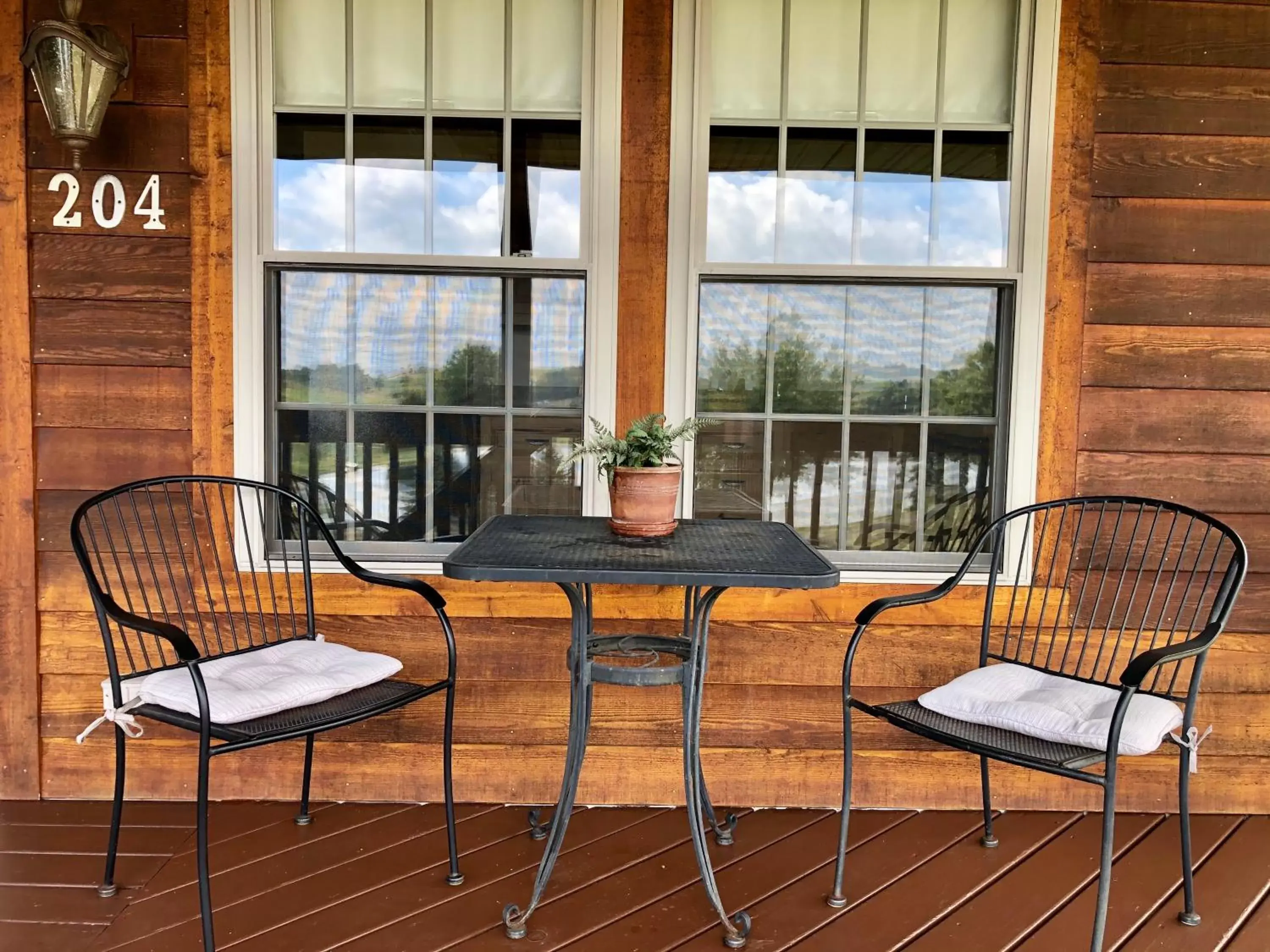 Seating Area in Sojourner's Lodge & Log Cabin Suites