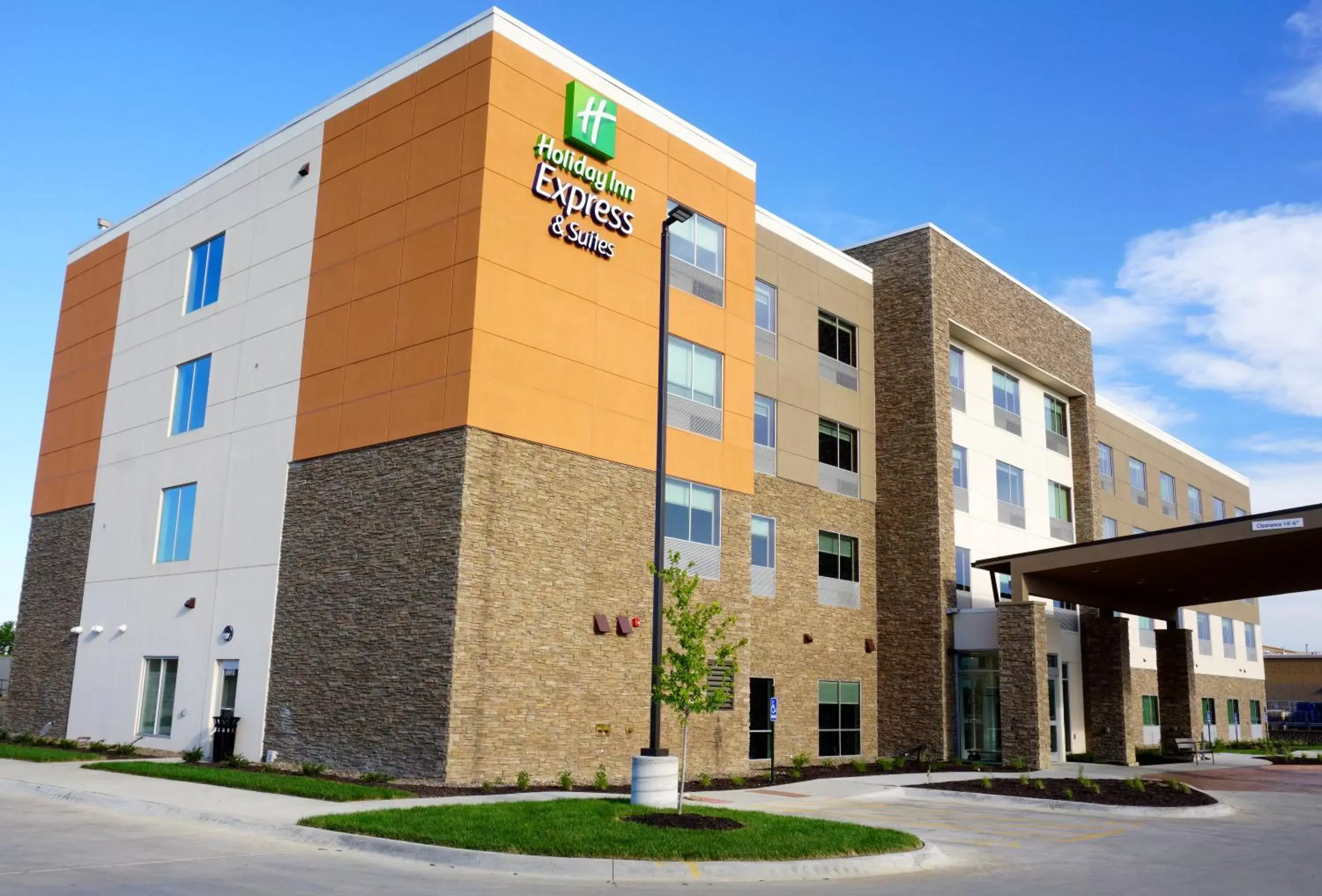 Property Building in Holiday Inn Express & Suites Omaha - Millard Area, an IHG Hotel