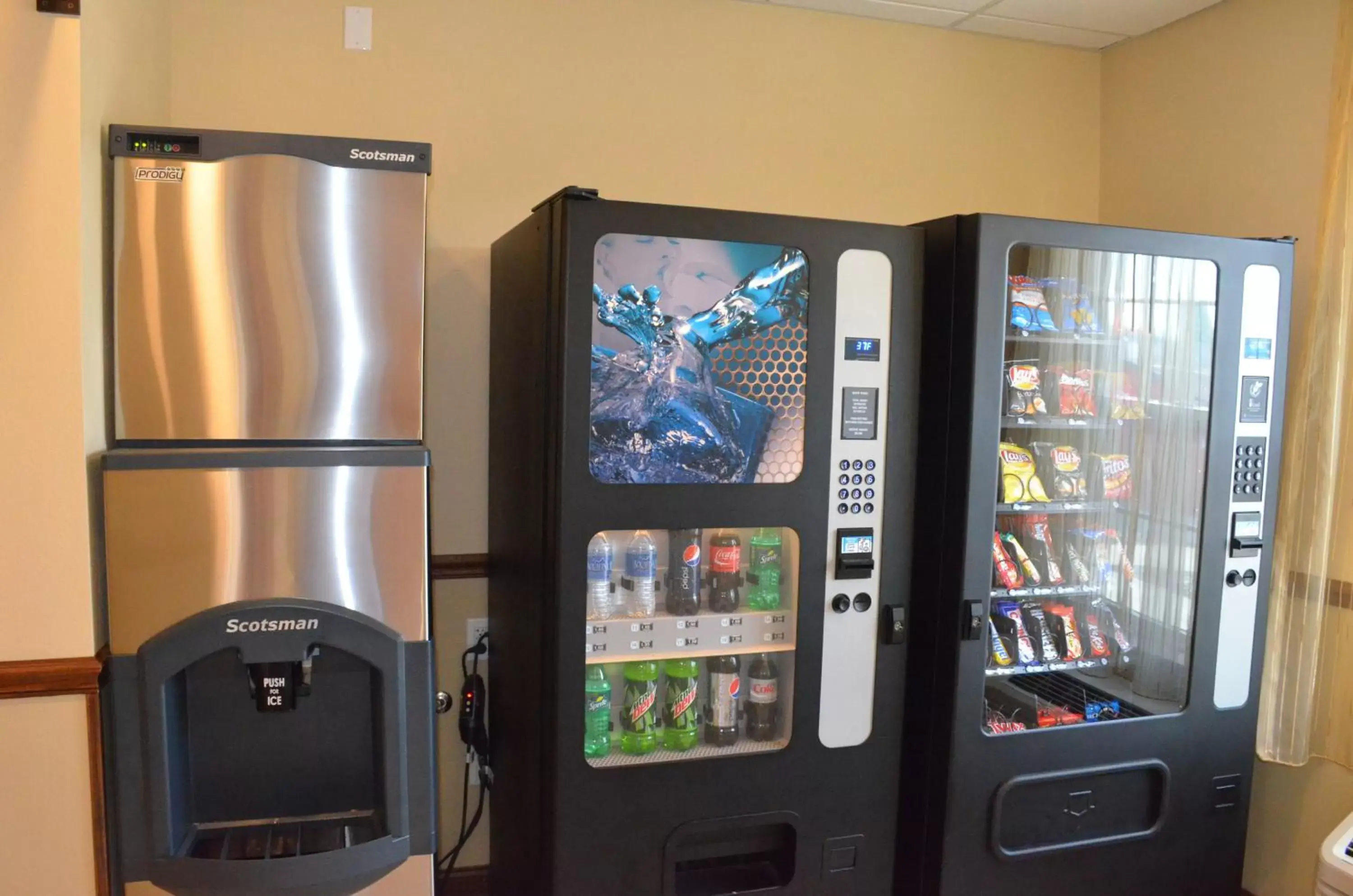 Coffee/tea facilities in Sierra Inn Minot