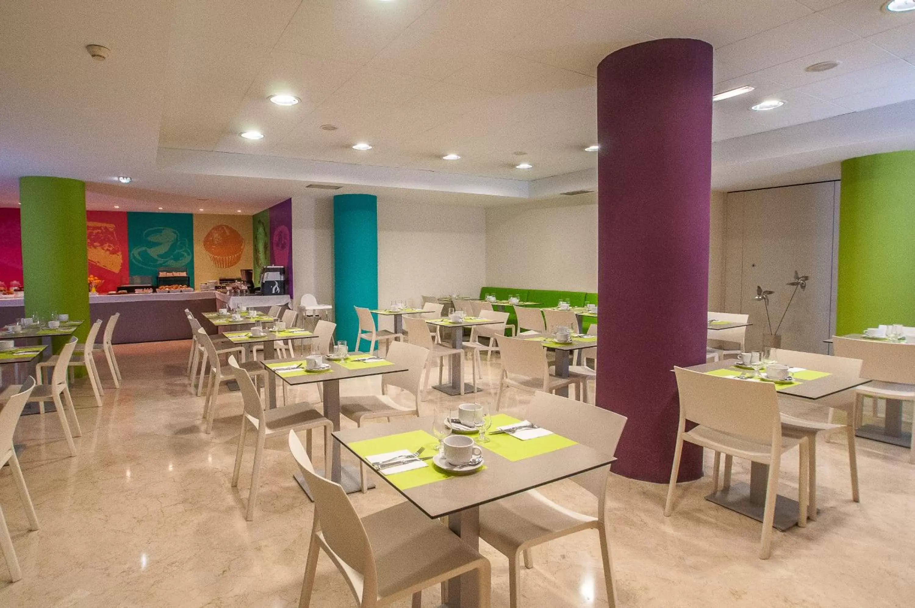 Restaurant/Places to Eat in Ibis Styles Zaragoza Ramiro I