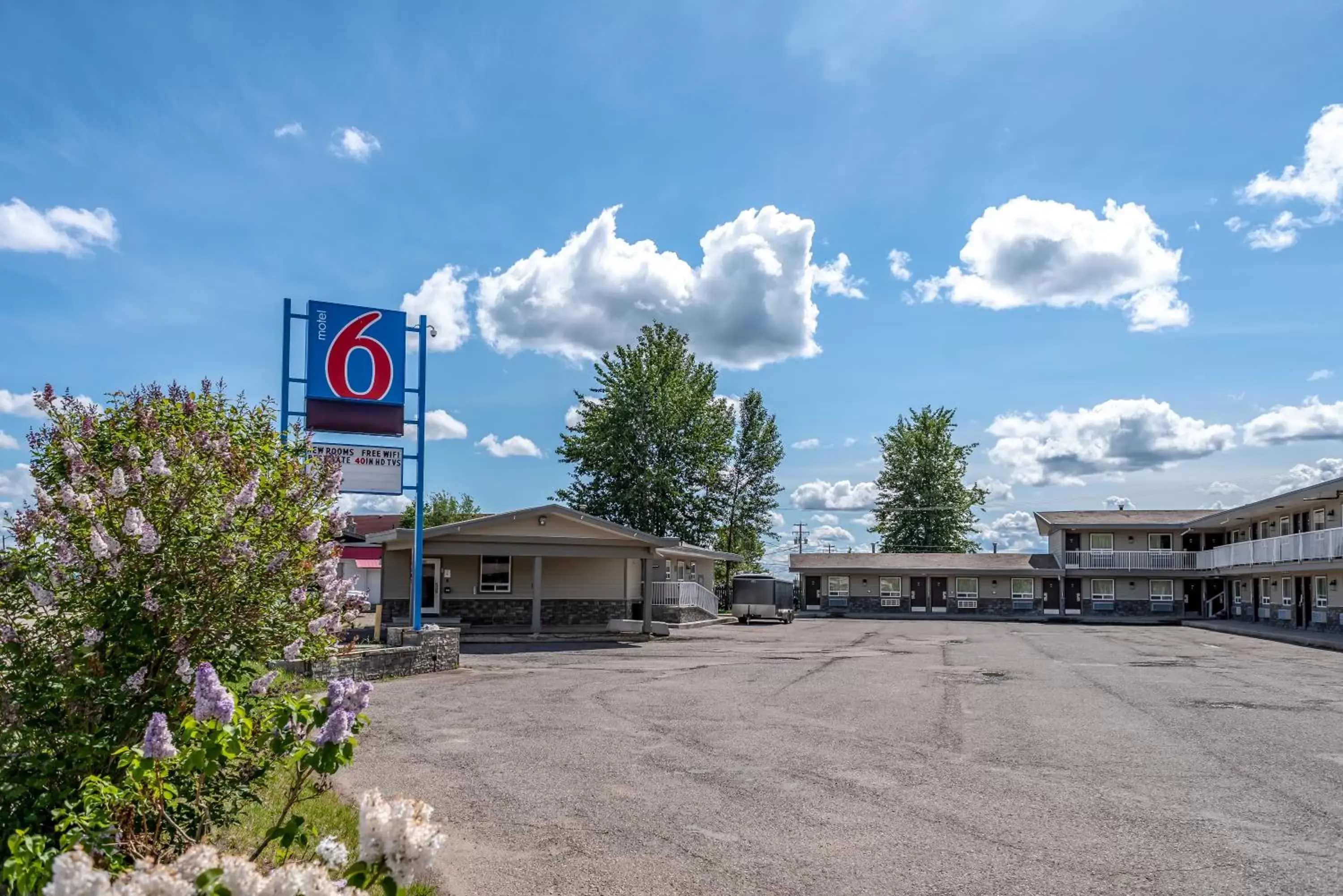 Facade/entrance, Property Building in Motel 6-Fort Nelson, BC
