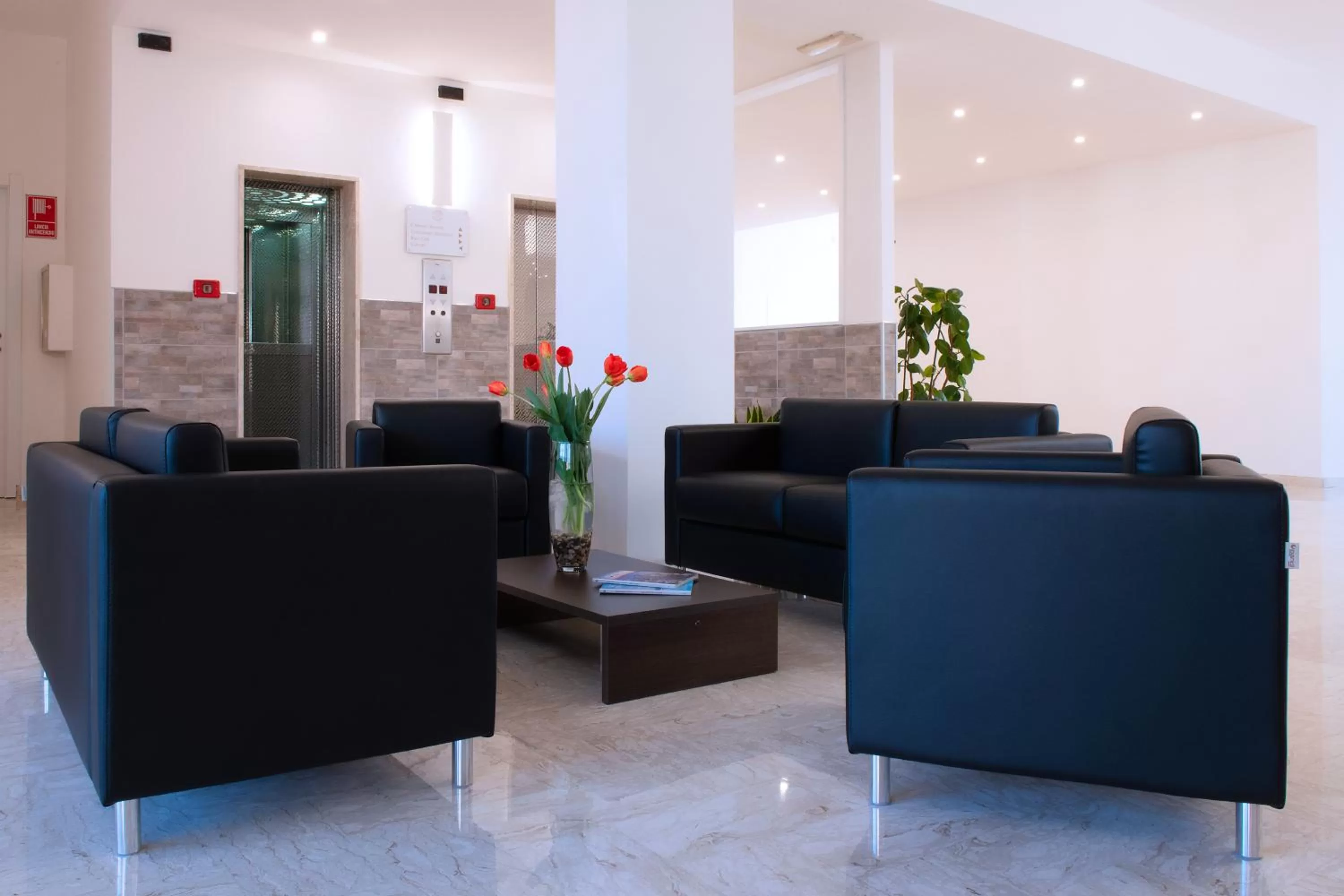Lobby or reception in CDH Hotel Modena