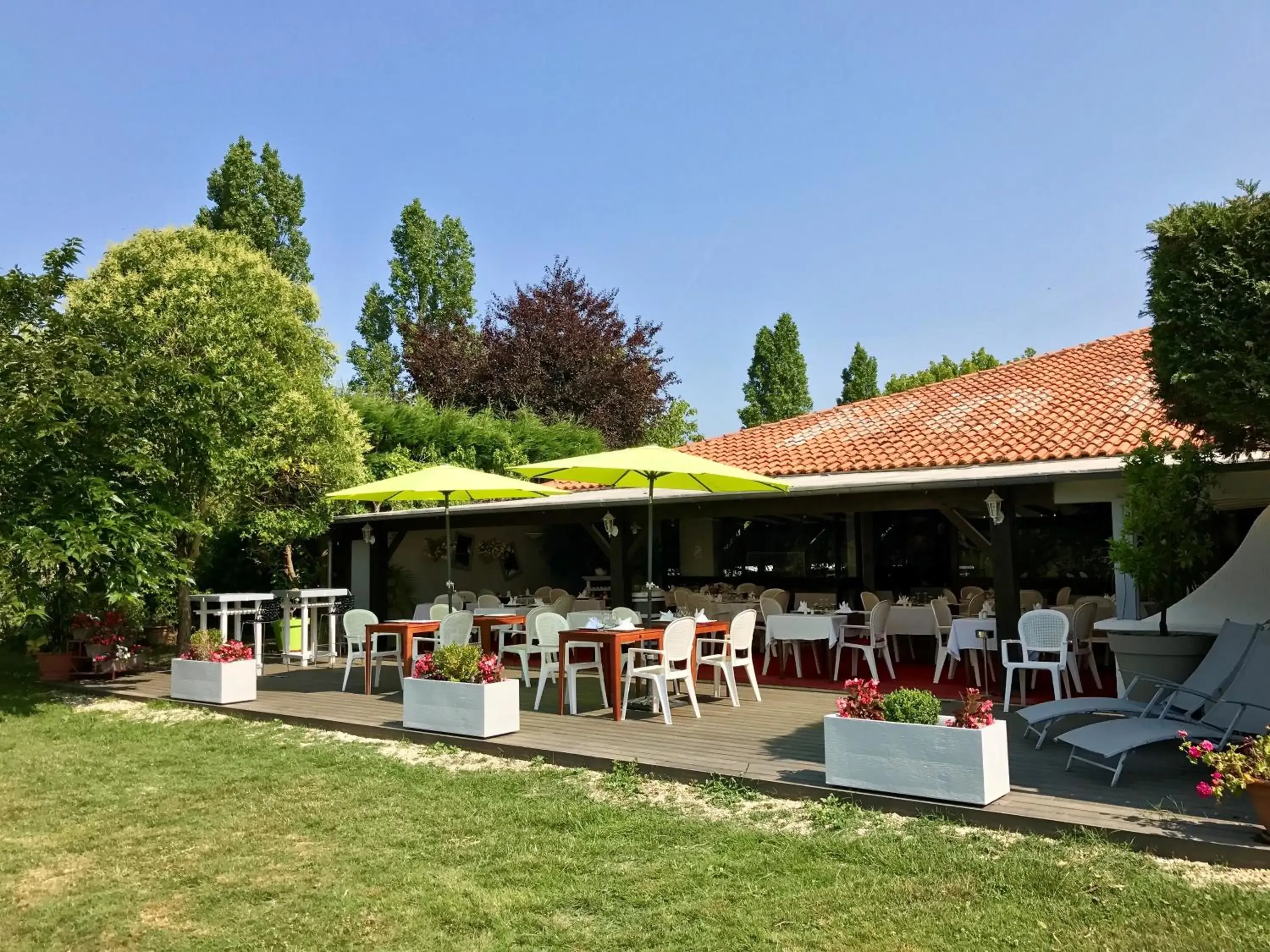 Restaurant/Places to Eat in Logis La Belle Poule