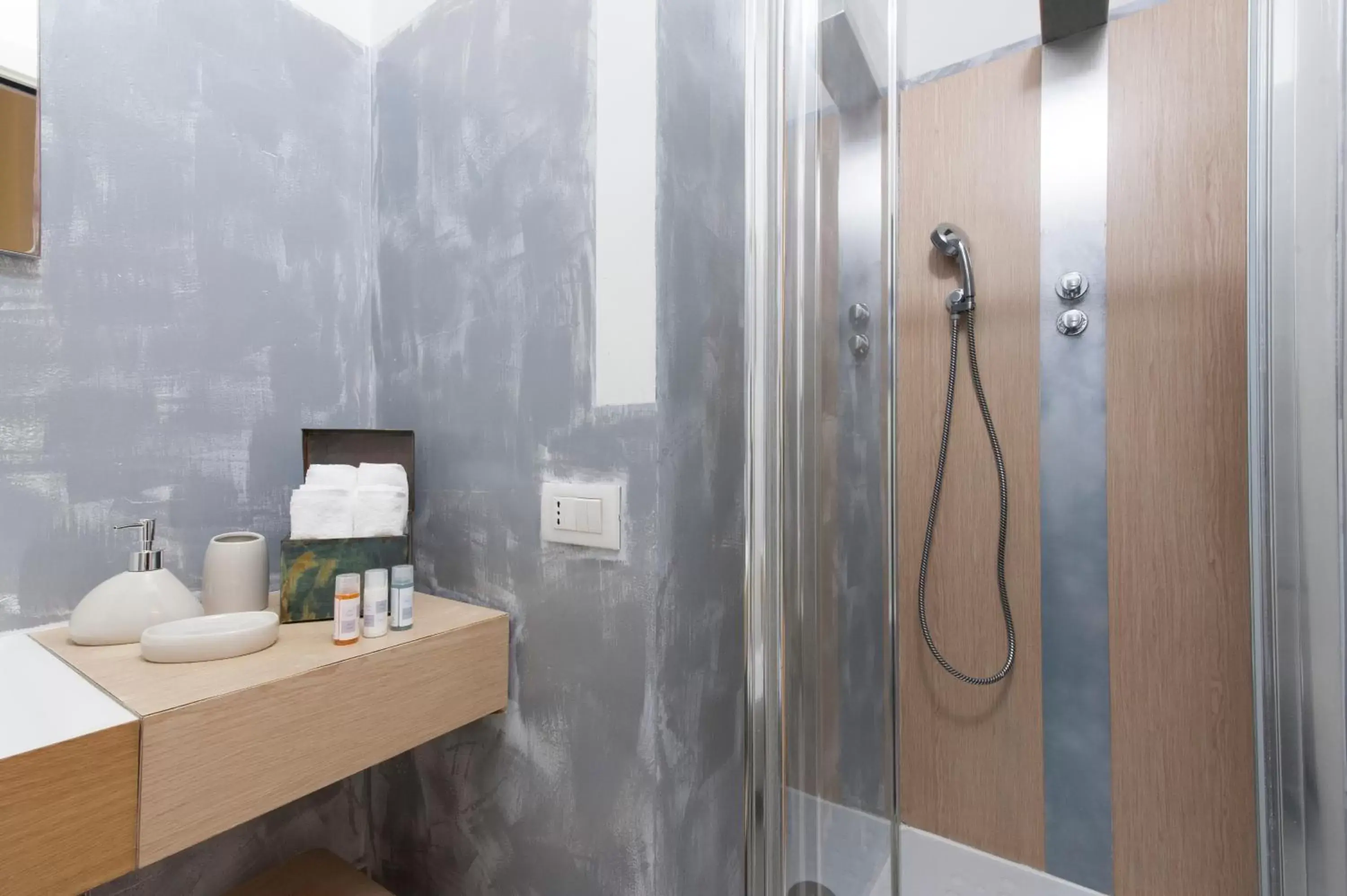 Shower, Bathroom in Casa di Lo Suites