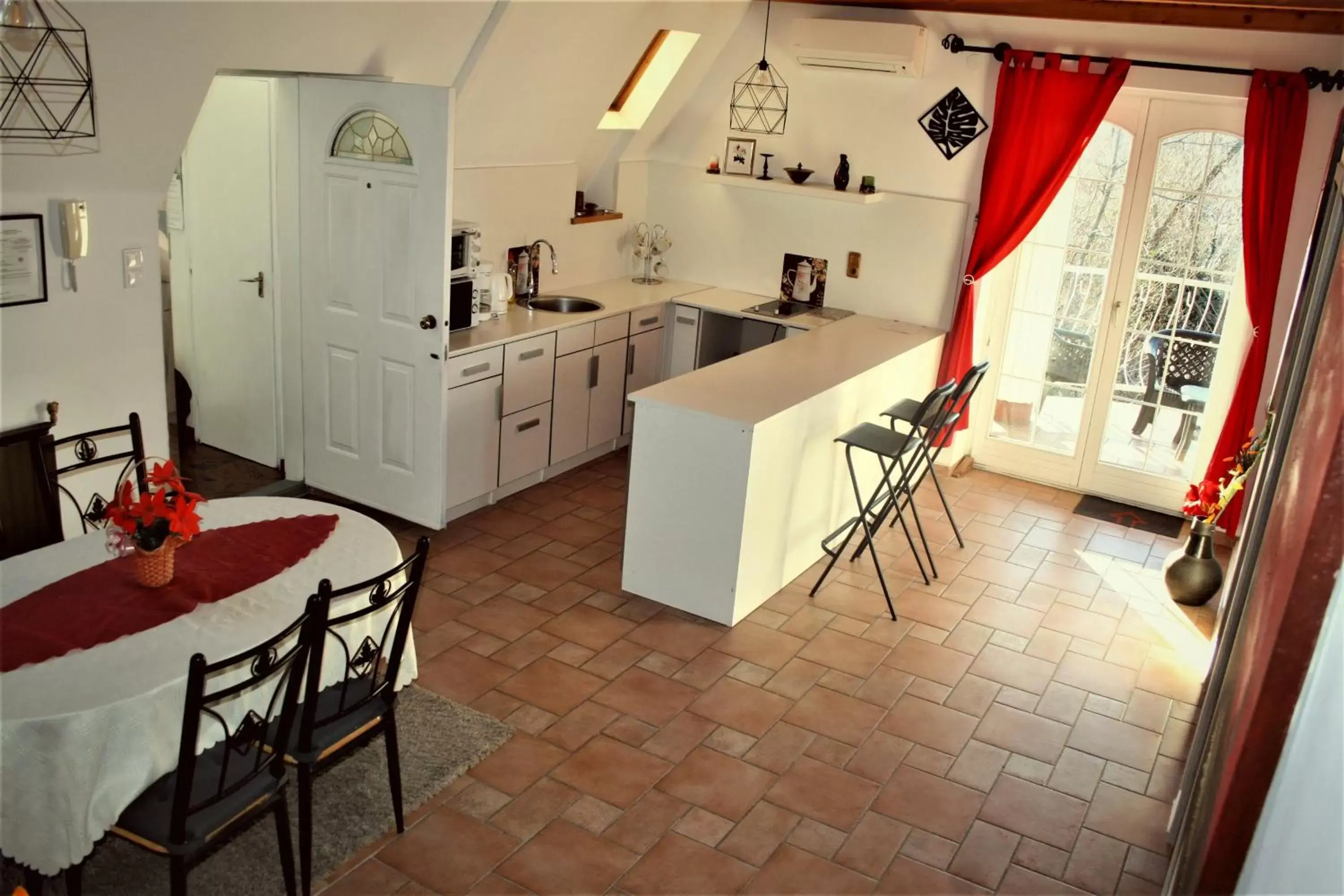 Kitchen/Kitchenette in Le Rose Hotel