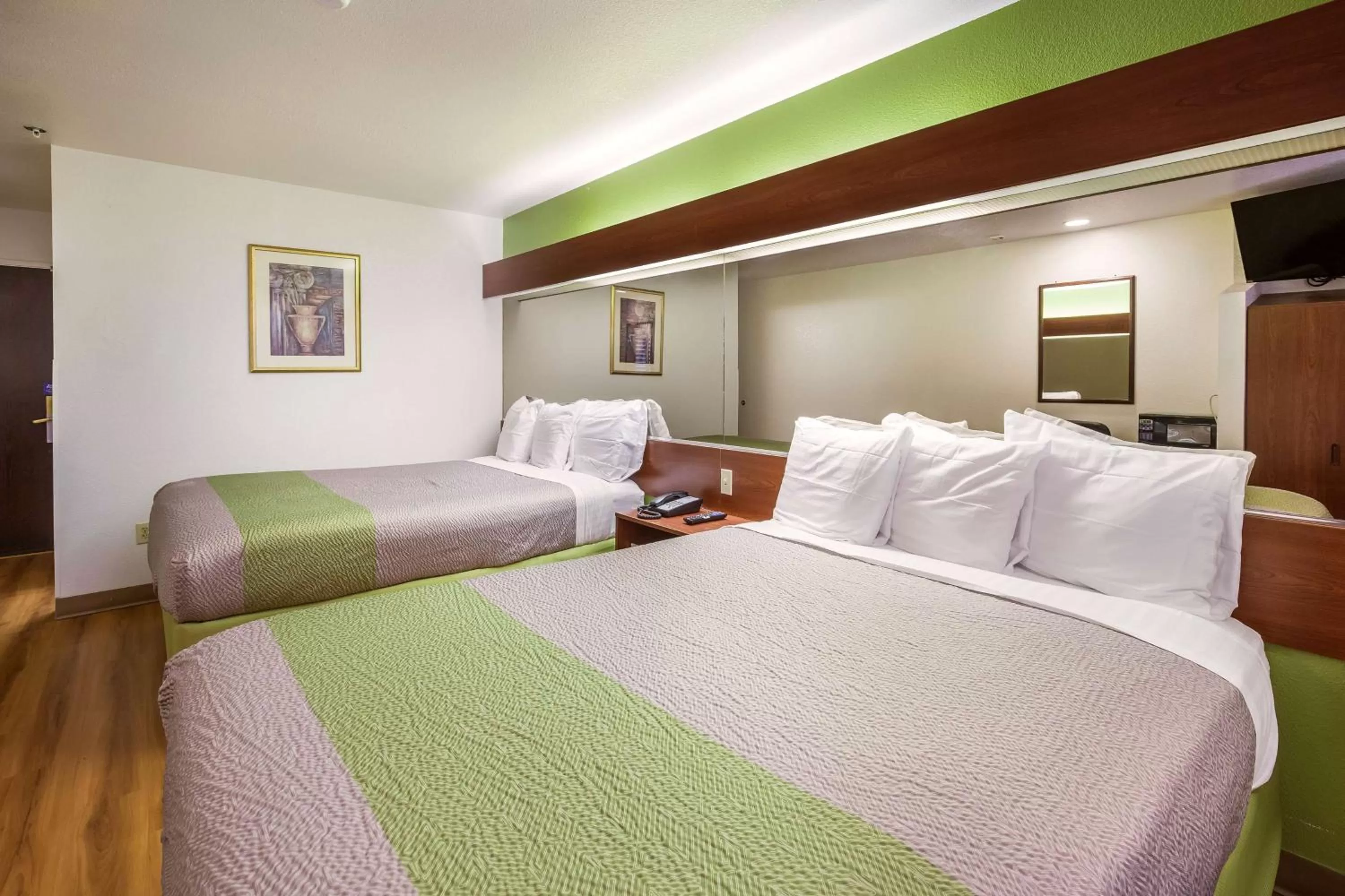 Bedroom, Bed in Motel 6-Dixon, CA