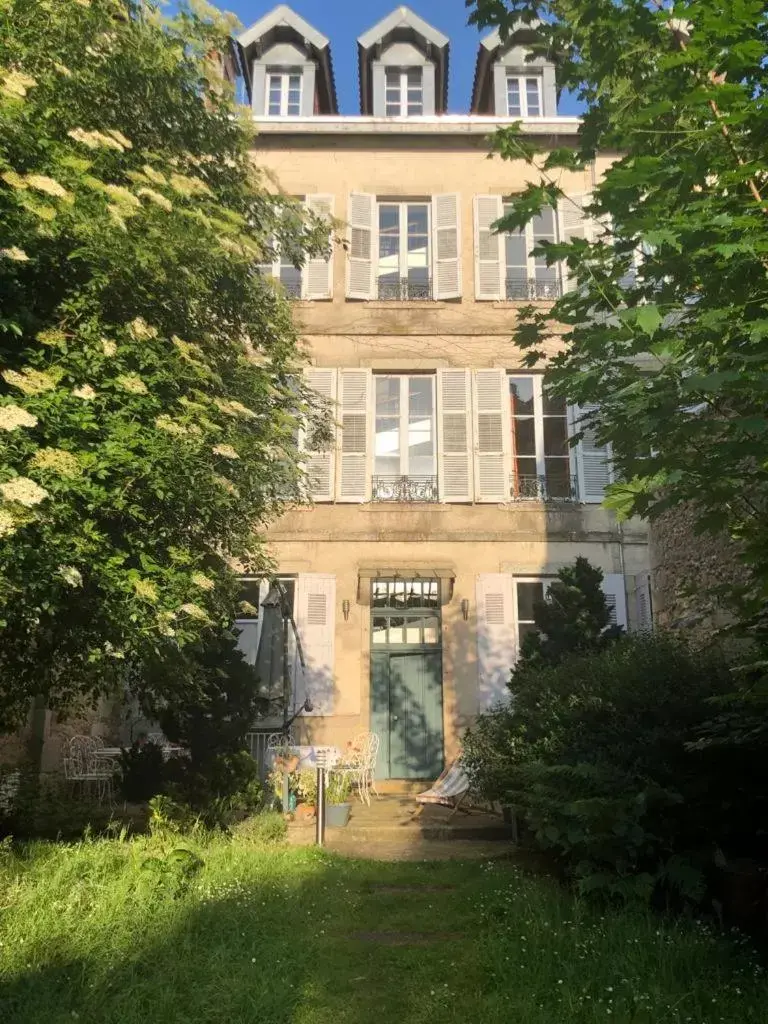 Property Building in Le Jardin des Lys
